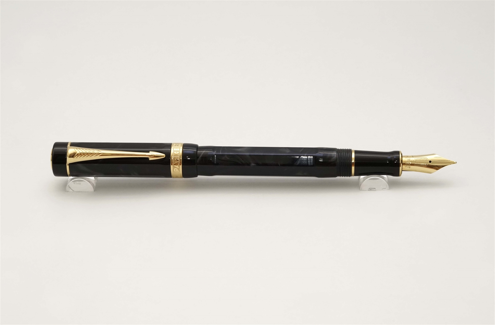 Bút máy Parker Duofold Black & Pearl Lucky 8 Limited Edition 18K M