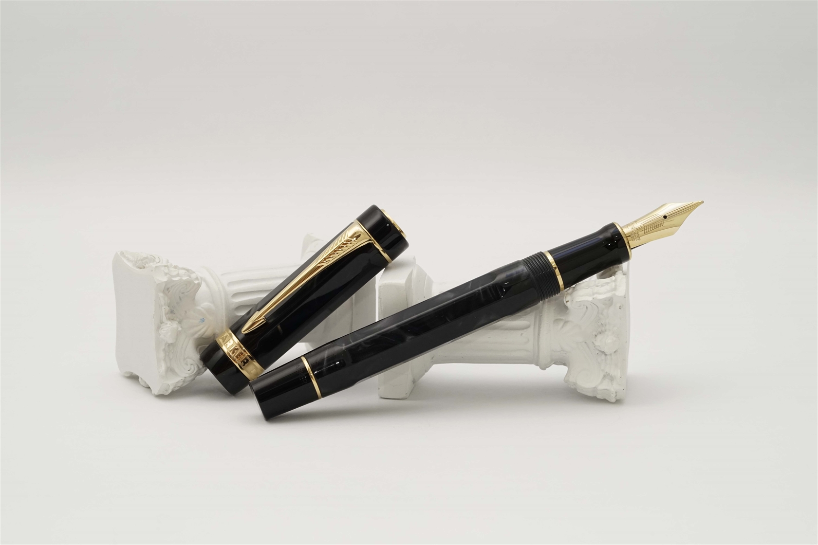 Bút máy Parker Duofold Black & Pearl Lucky 8 Limited Edition 18K M