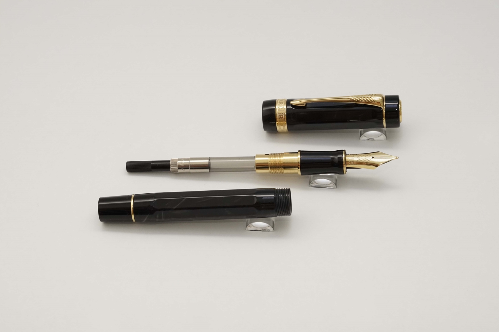 Bút máy Parker Duofold Black & Pearl Lucky 8 Limited Edition 18K M