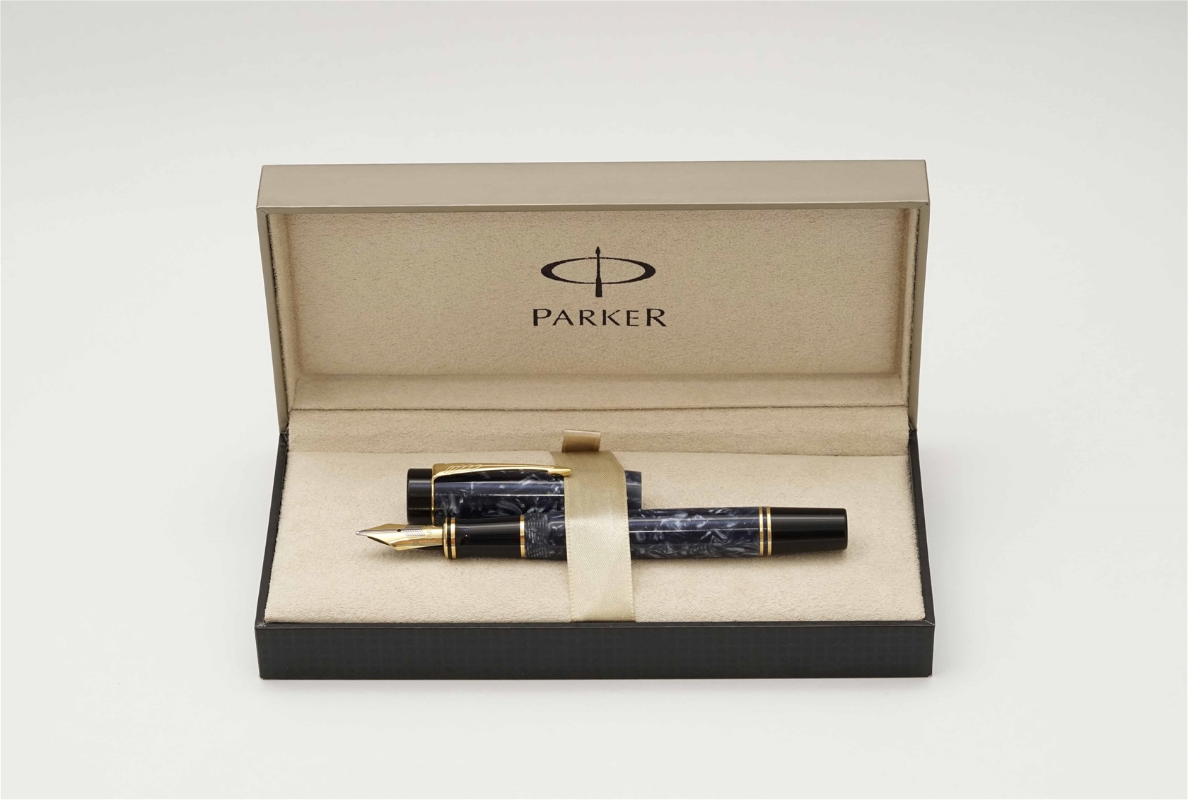 Bút máy Parker Duofold Centennial Marbled Blue 18K M