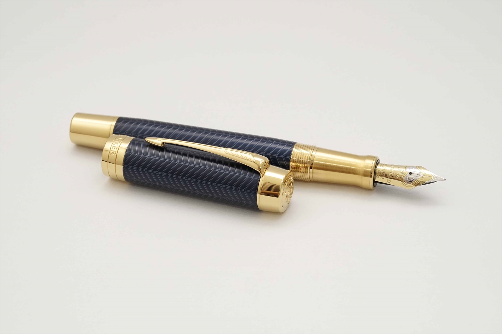 Bút máy Parker Duofold Centennial Prestige Blue Chevron 18K F 