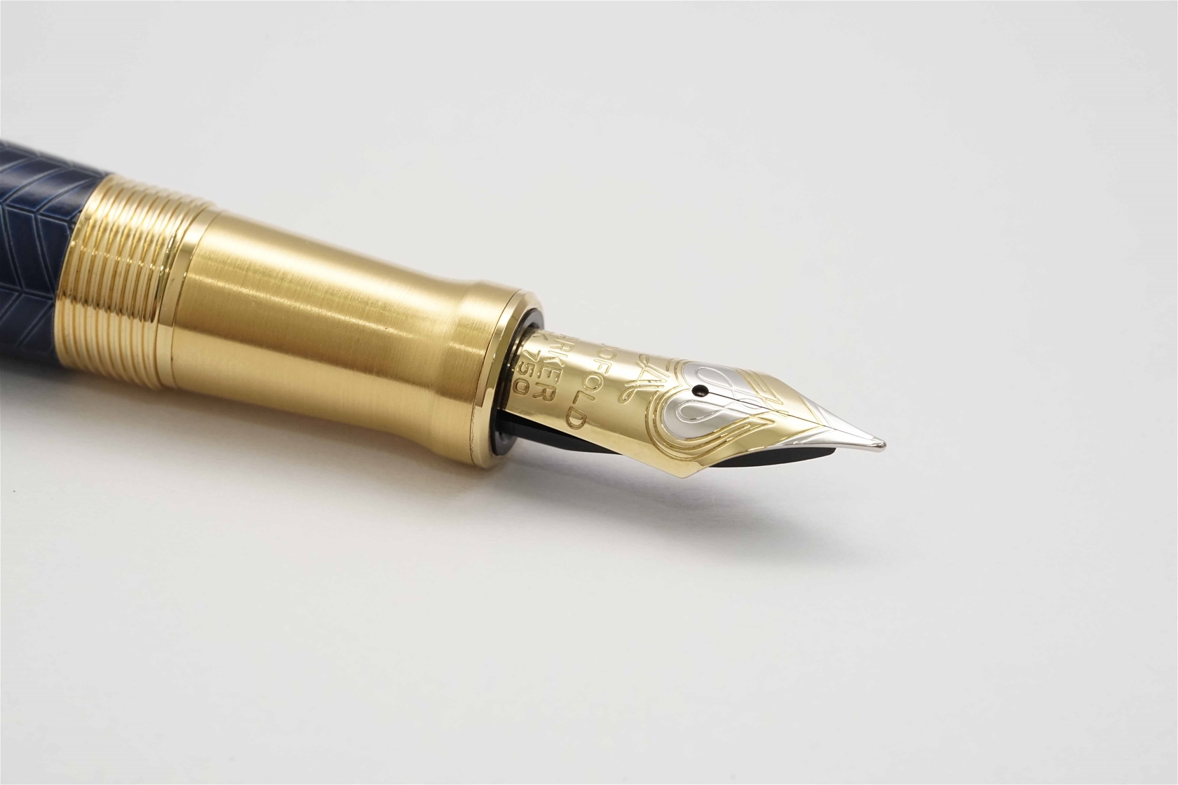 Bút máy Parker Duofold Centennial Prestige Blue Chevron 18K F 