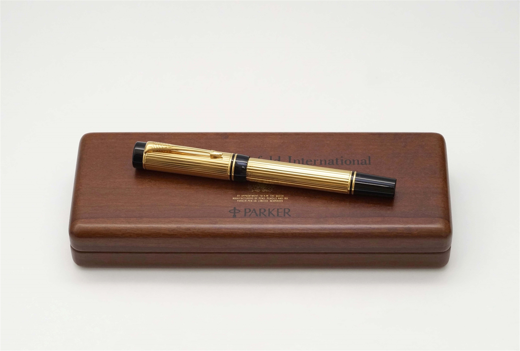 Bút máy Parker Duofold International Godron Pattern 23K Gold Plated 18K F