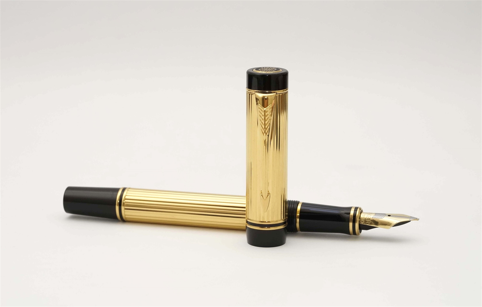 Bút máy Parker Duofold International Godron Pattern 23K Gold Plated 18K F