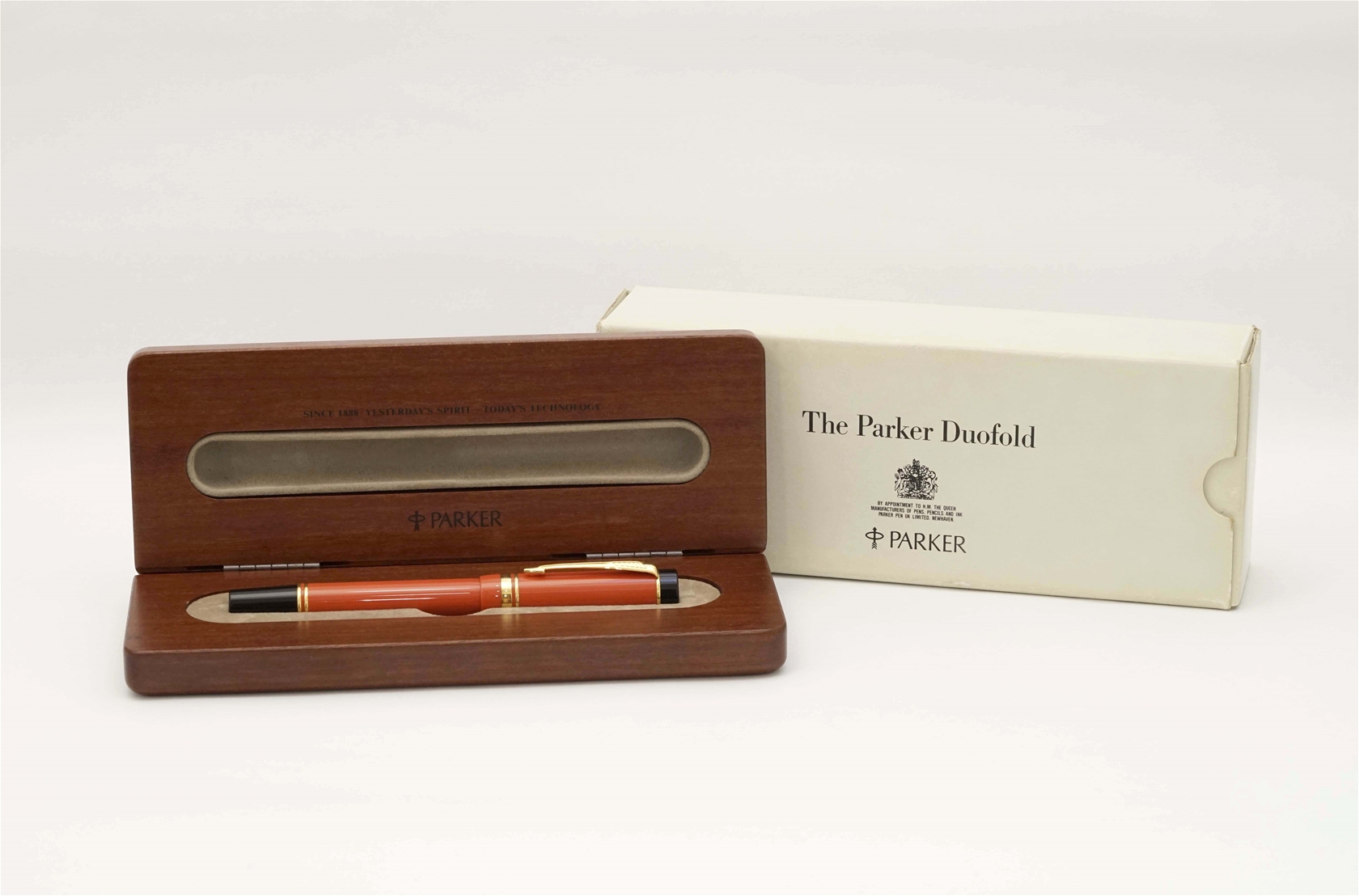 Bút máy Parker Duofold International Orange Special Edition 18K F