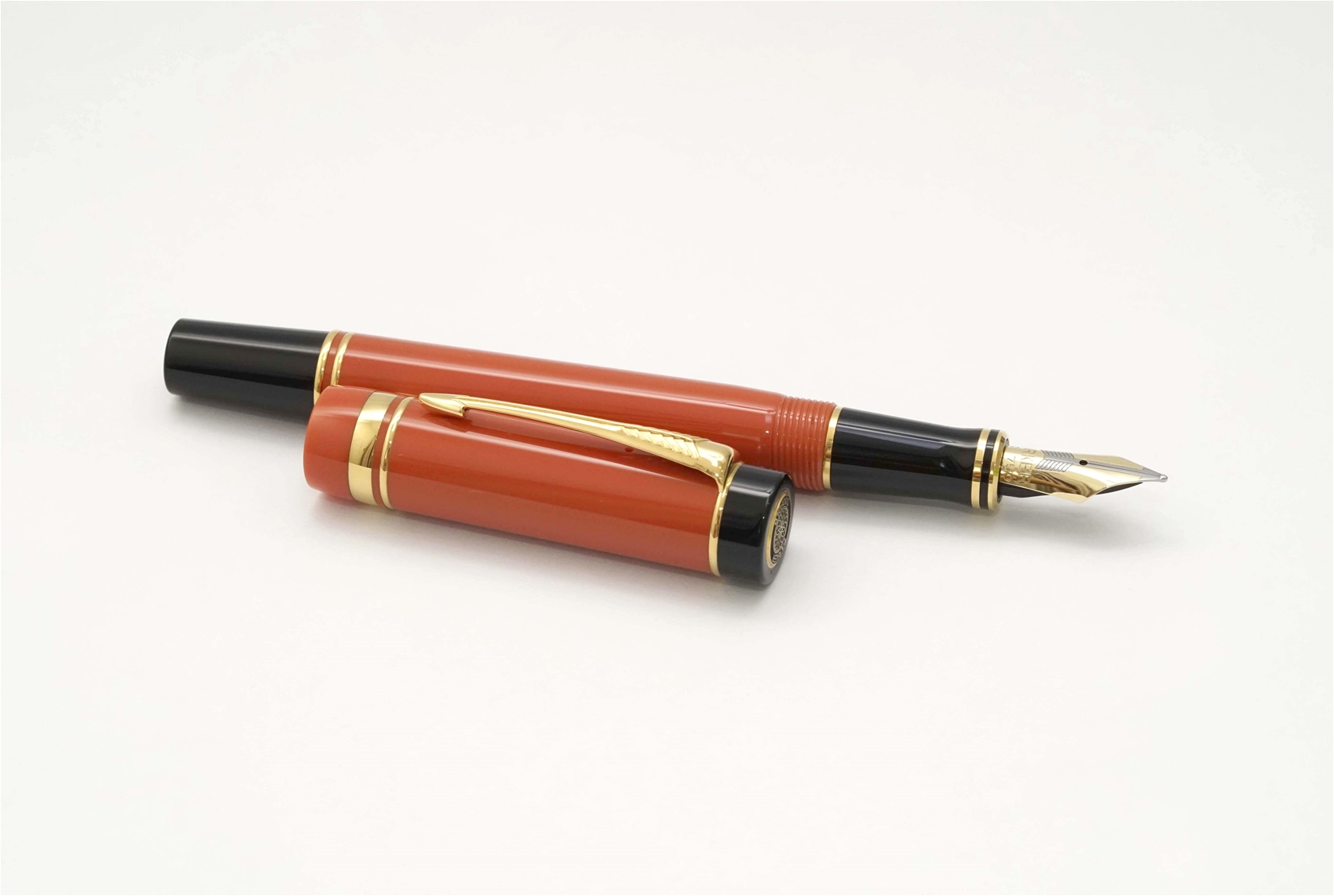 Bút máy Parker Duofold International Orange Special Edition 18K F