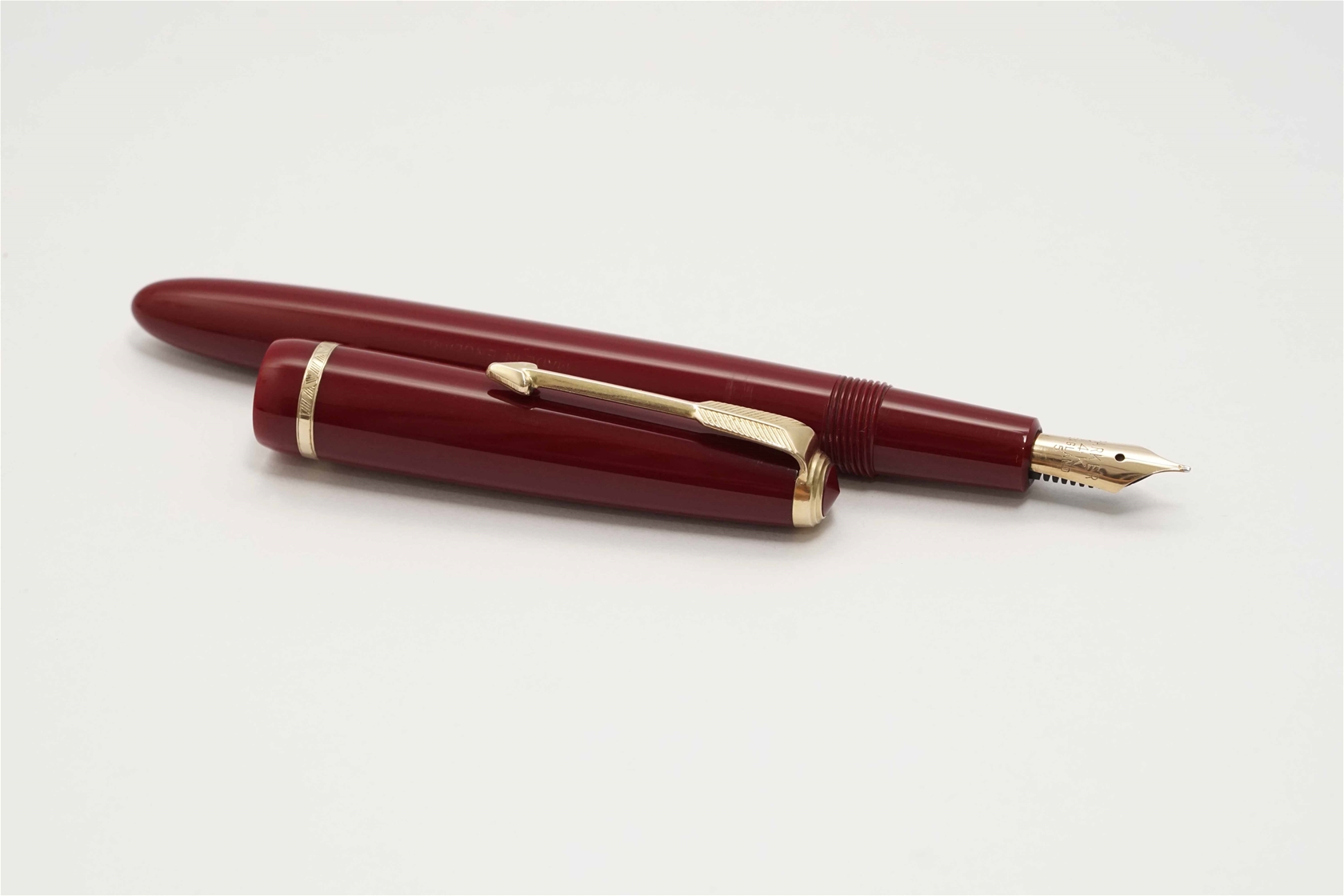 Bút máy Parker Duofold Slimfold Burgundy 14K F