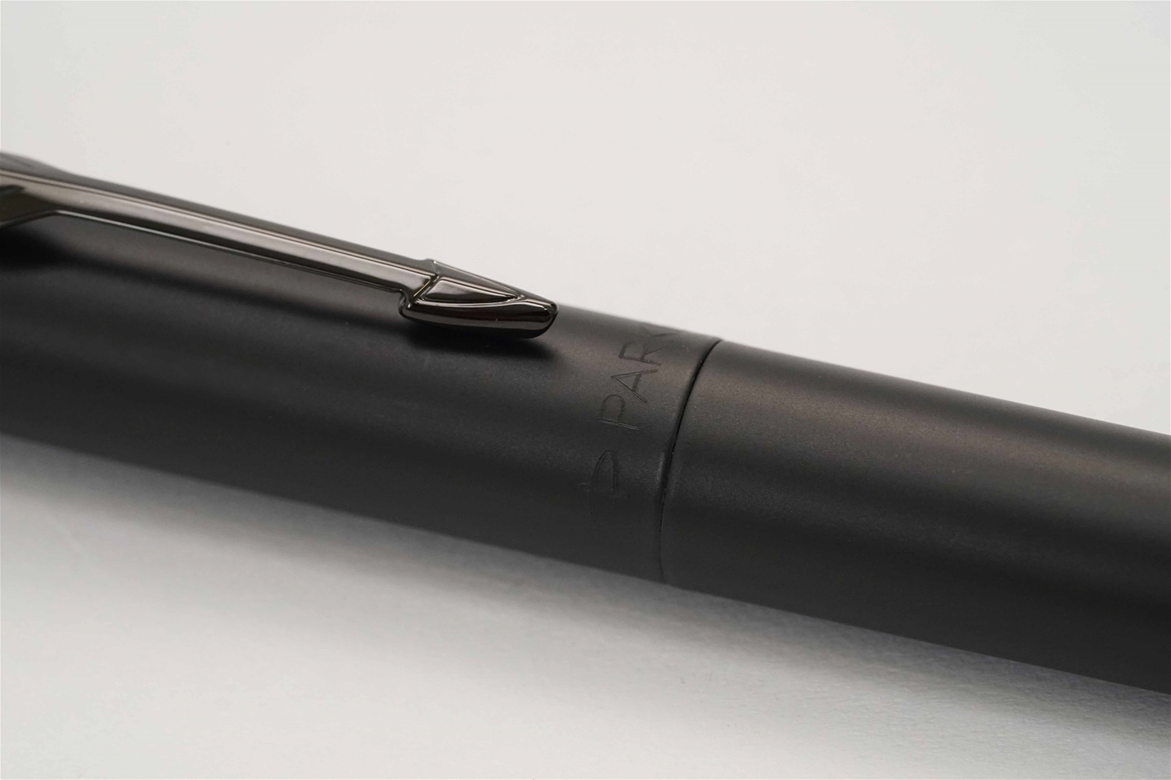 Bút bi Parker Jotter XL Monochrome Matte Black Ballpoint Pen