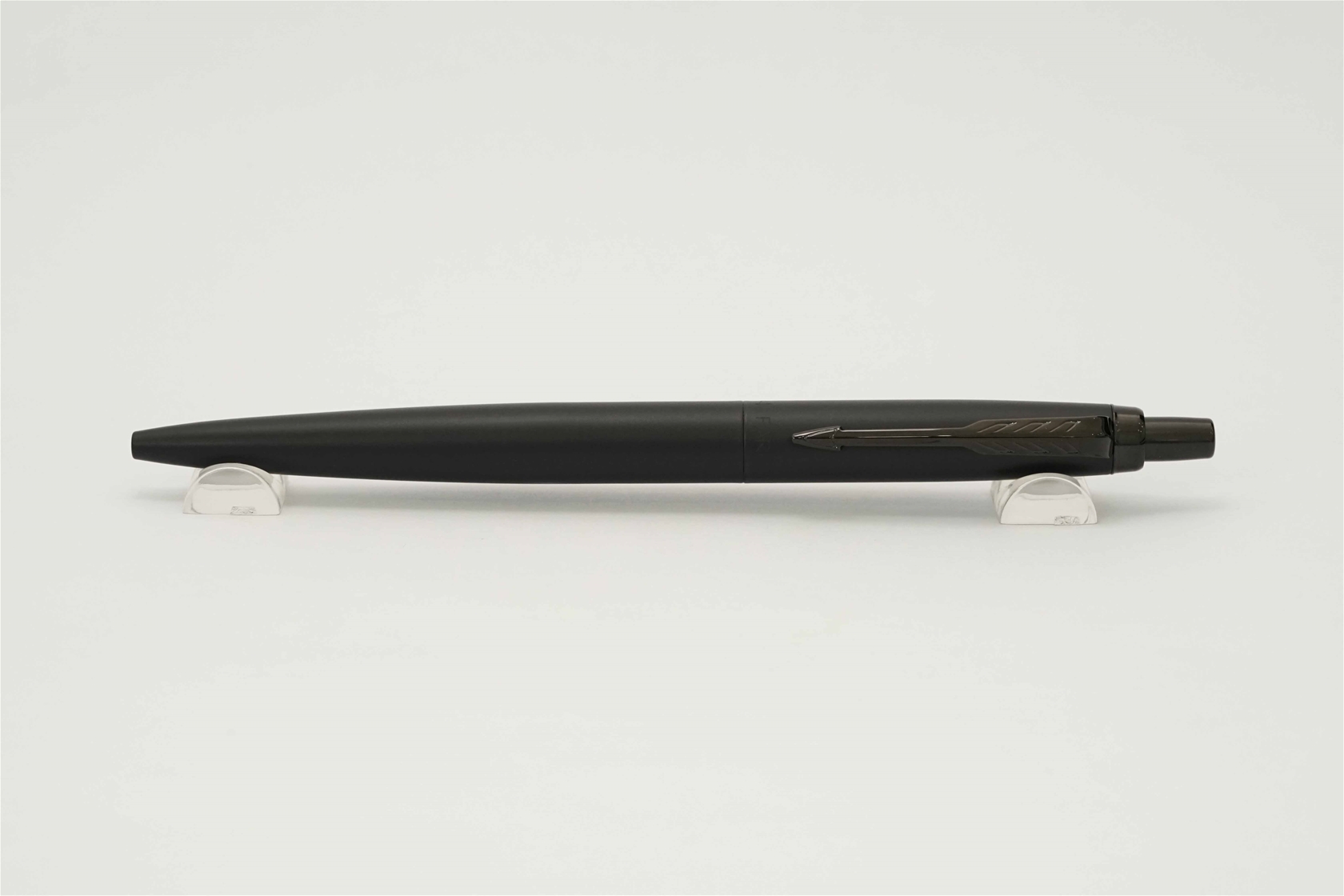 Bút bi Parker Jotter XL Monochrome Matte Black Ballpoint Pen