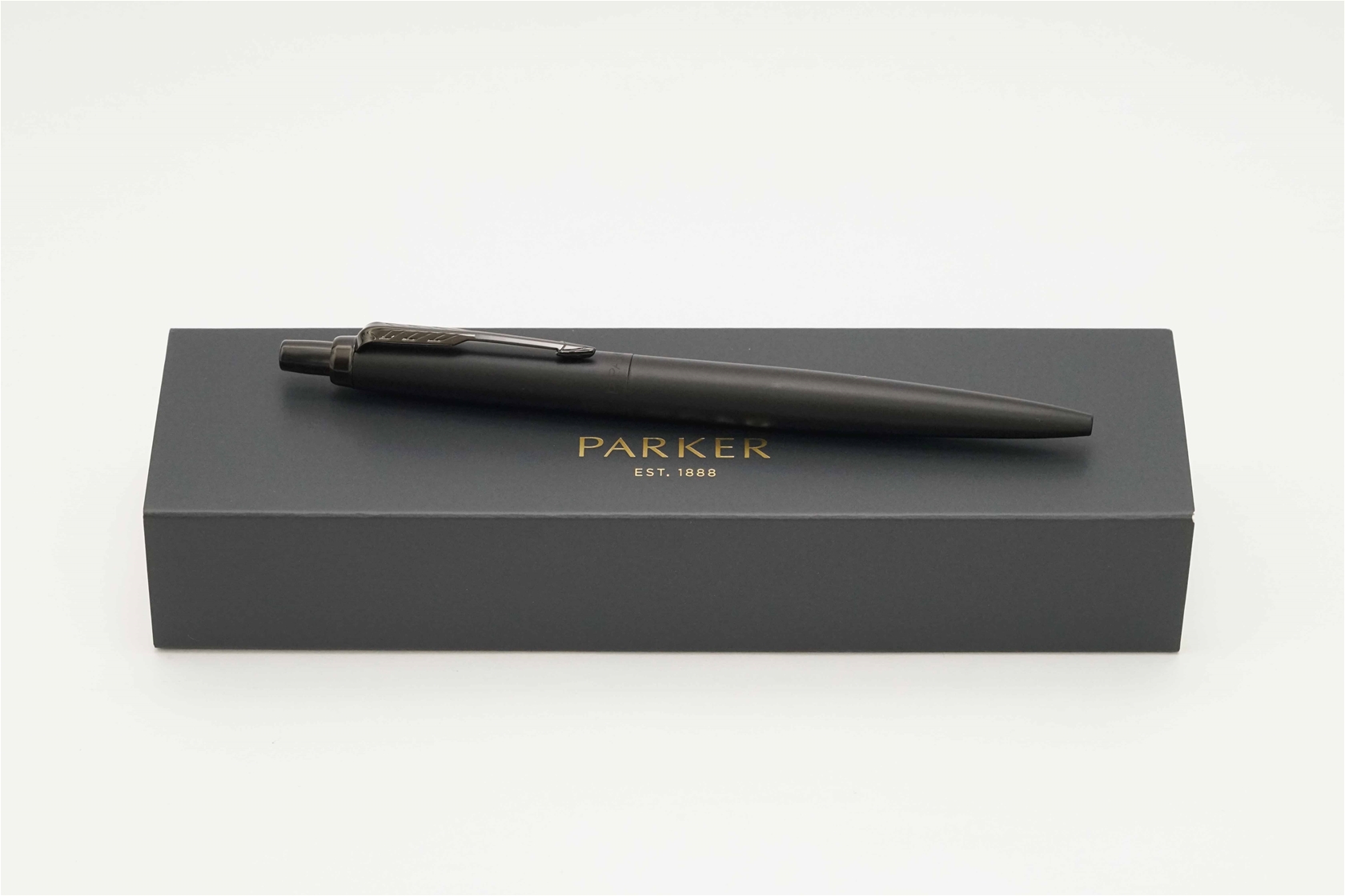 Bút bi Parker Jotter XL Monochrome Matte Black Ballpoint Pen