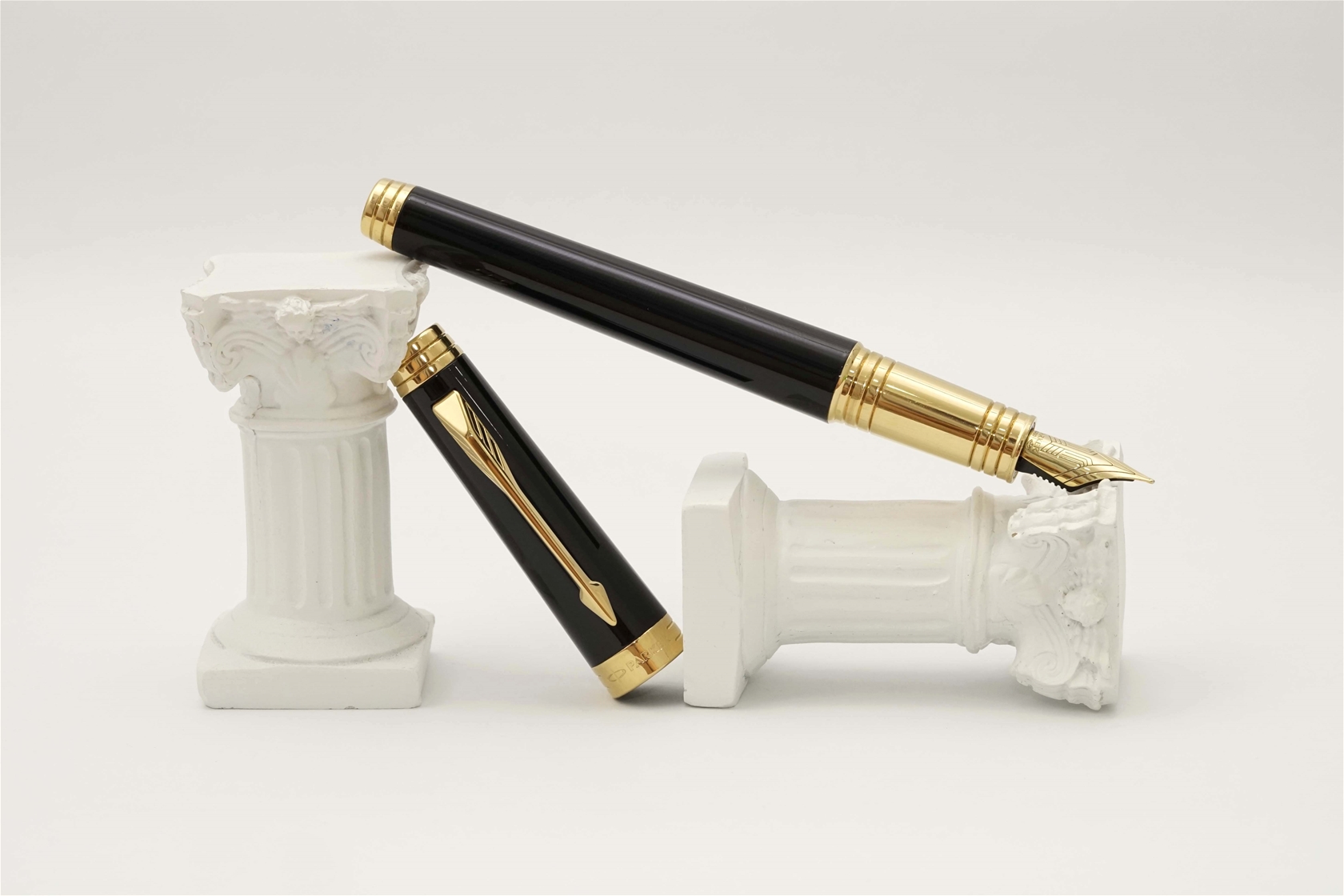 Bút máy Parker Premier 09 Black Lacquer 18K F 