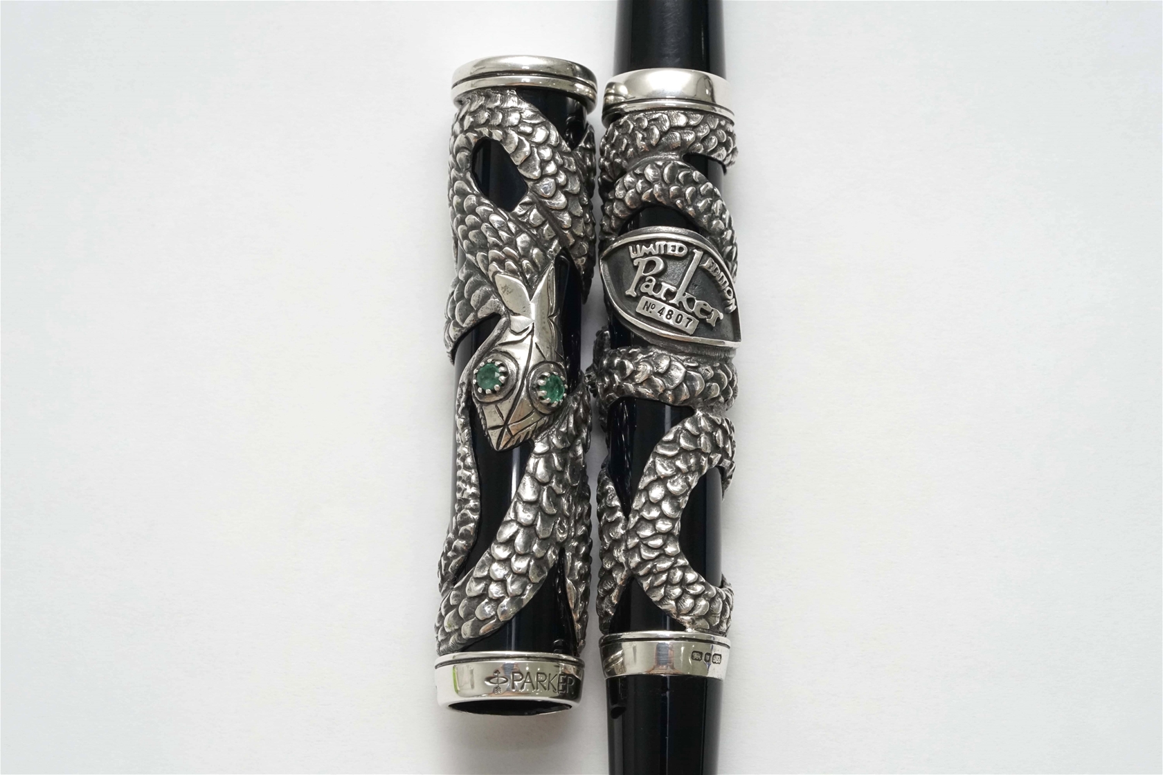 Bút máy Parker Snake Pen Limited Edition 18K M - 4807