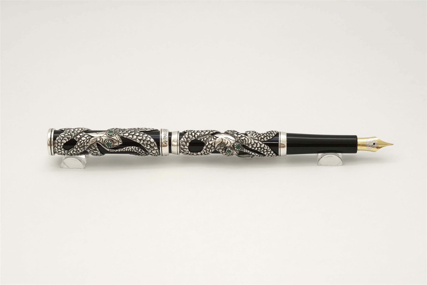 Bút máy Parker Snake Pen Limited Edition 18K M - 4807