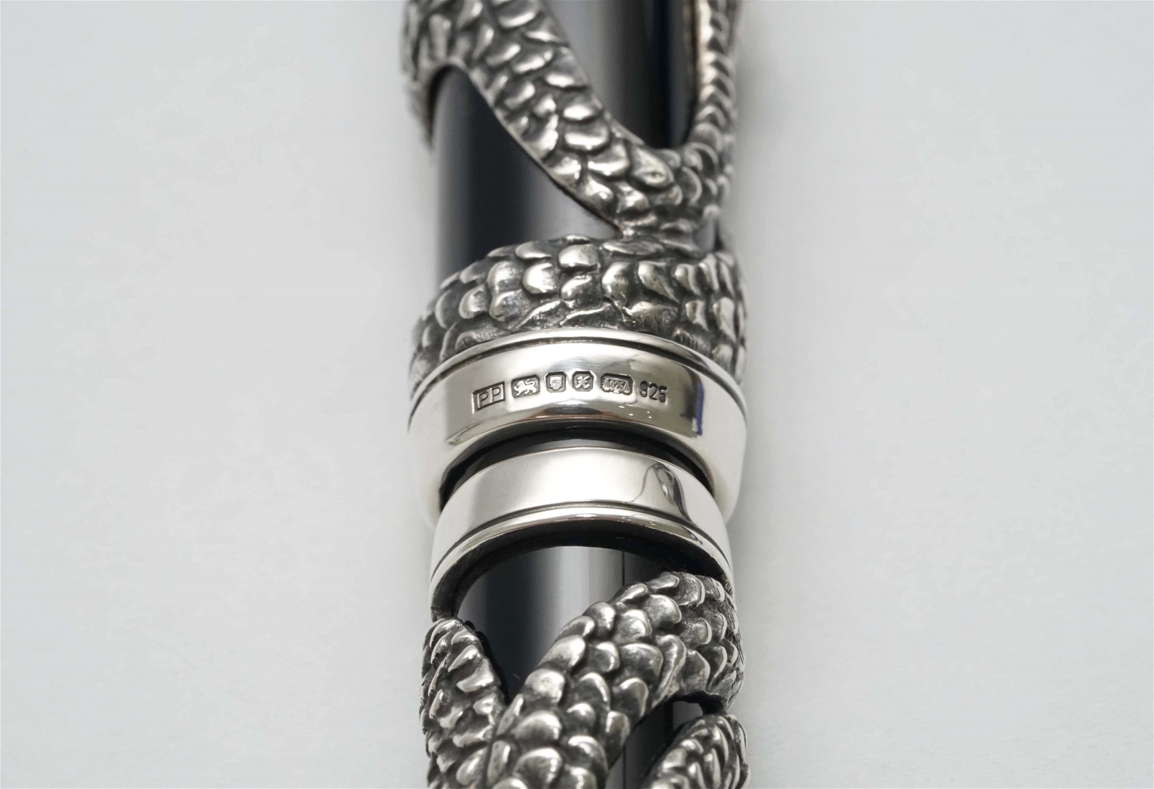 Bút máy Parker Snake Pen Limited Edition 18K M - 4807