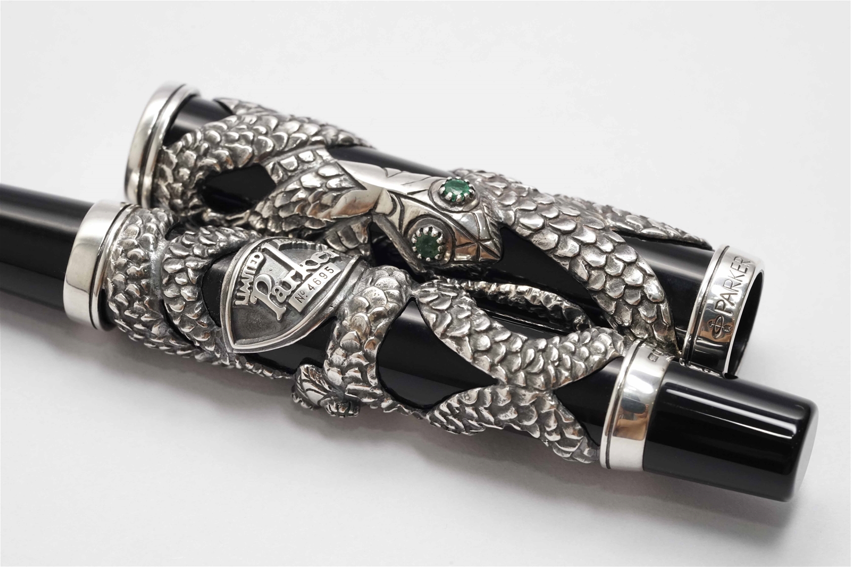 Bút máy Parker Snake Pen Limited Edition 18K F - 4695