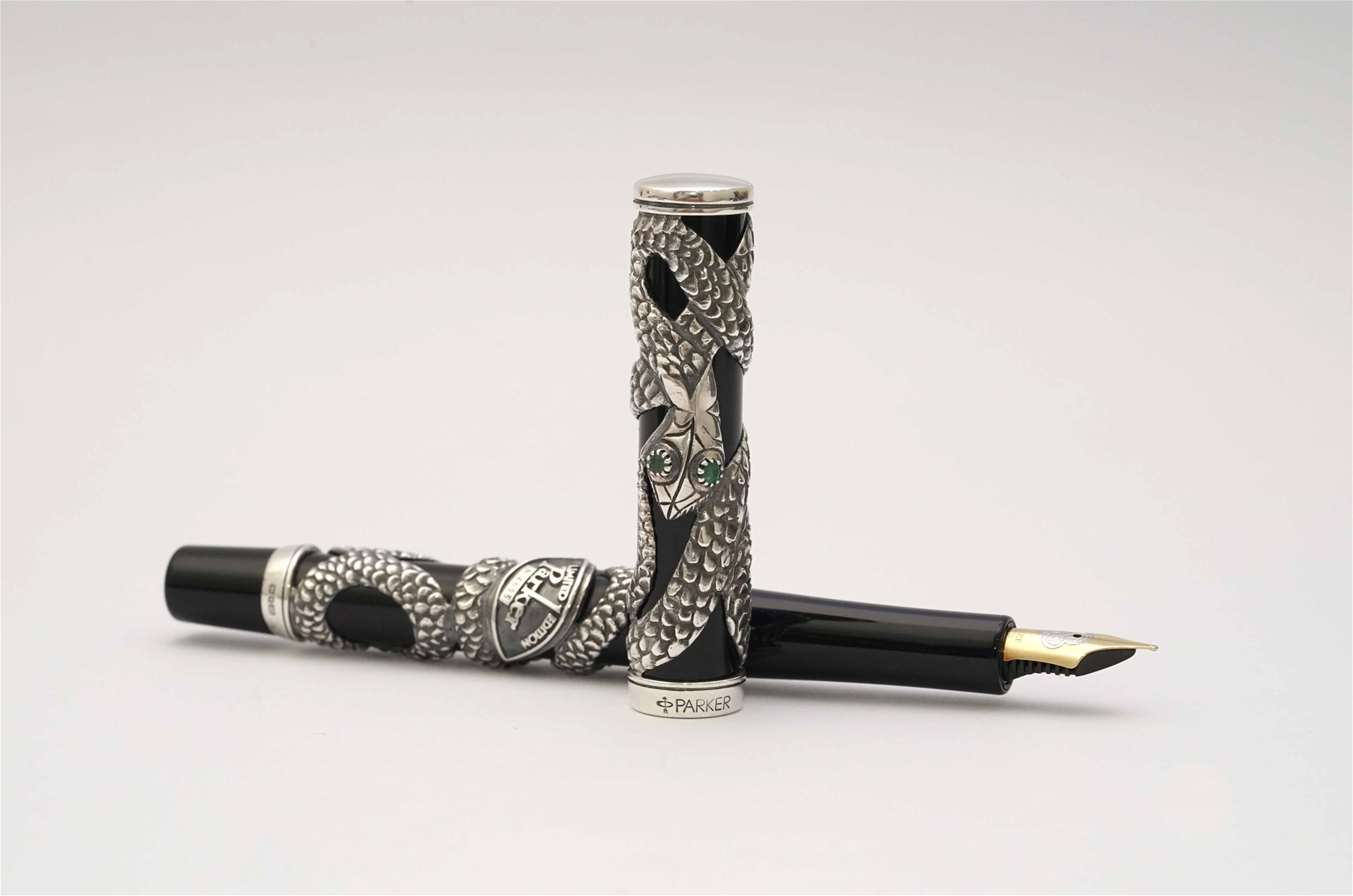 Bút máy Parker Snake Pen Limited Edition 18K F - 4695