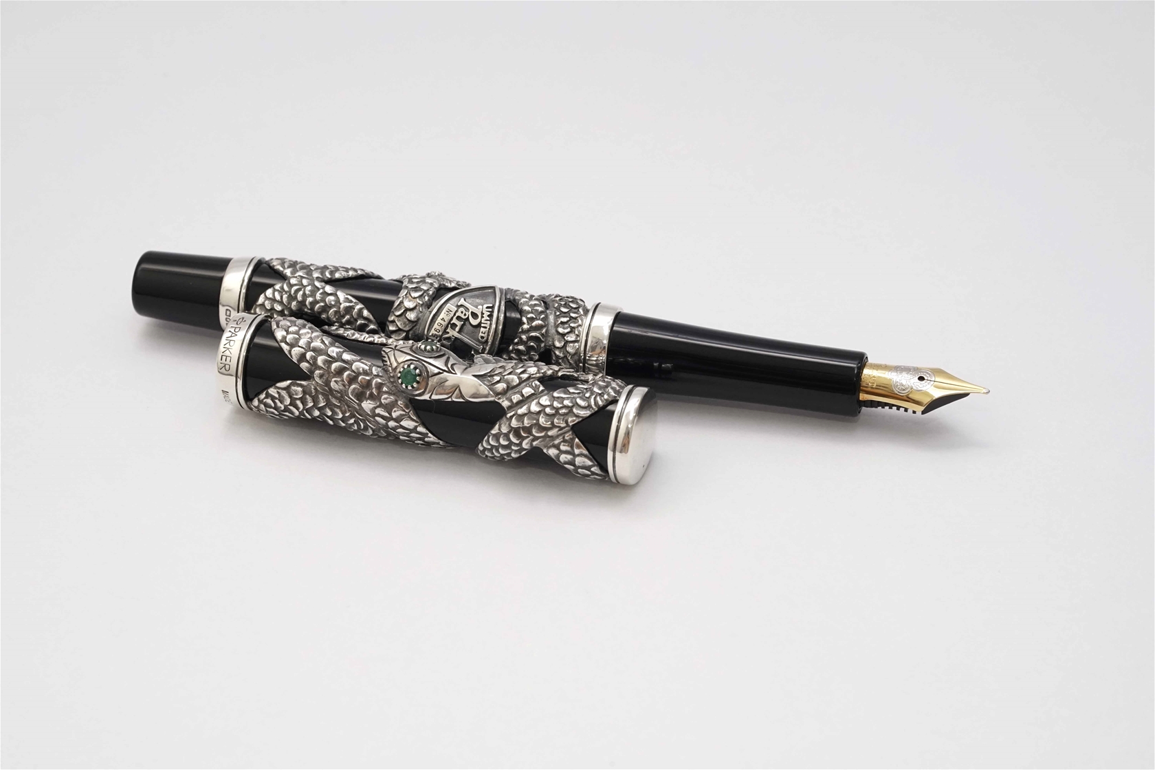Bút máy Parker Snake Pen Limited Edition 18K F - 4695