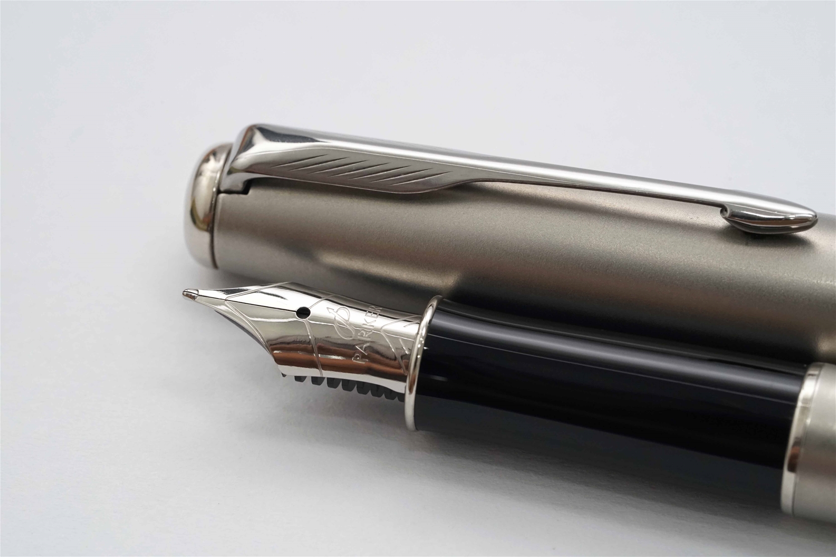 Bút máy Parker Sonnet 2007 Stainless Steel CT Steel F