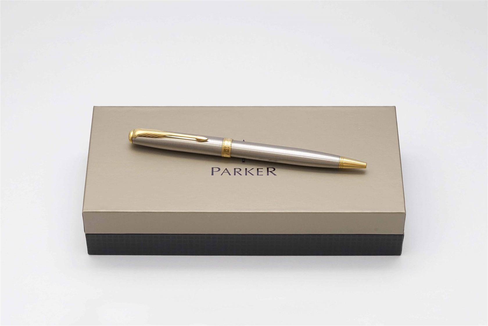 Bút bi Parker Sonnet 2007 Stainless Steel GT Ballpoint Pen