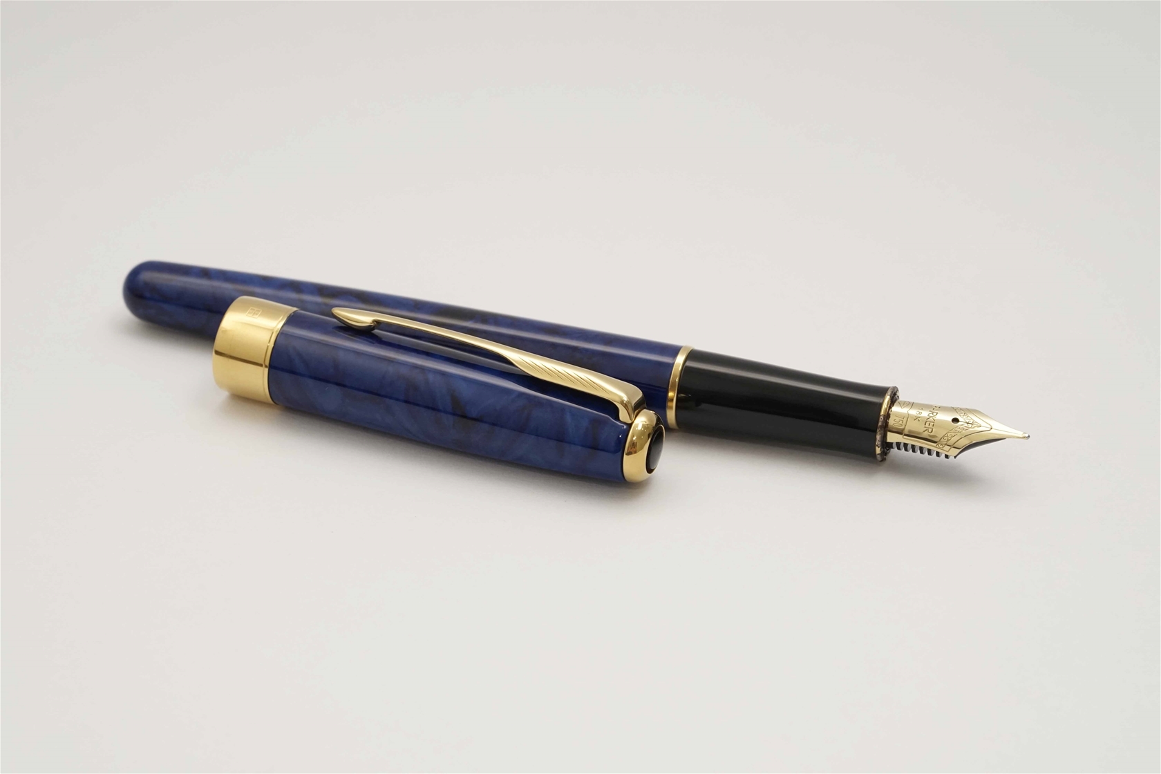 Bút máy Parker Sonnet Blue Marble GT 18K M