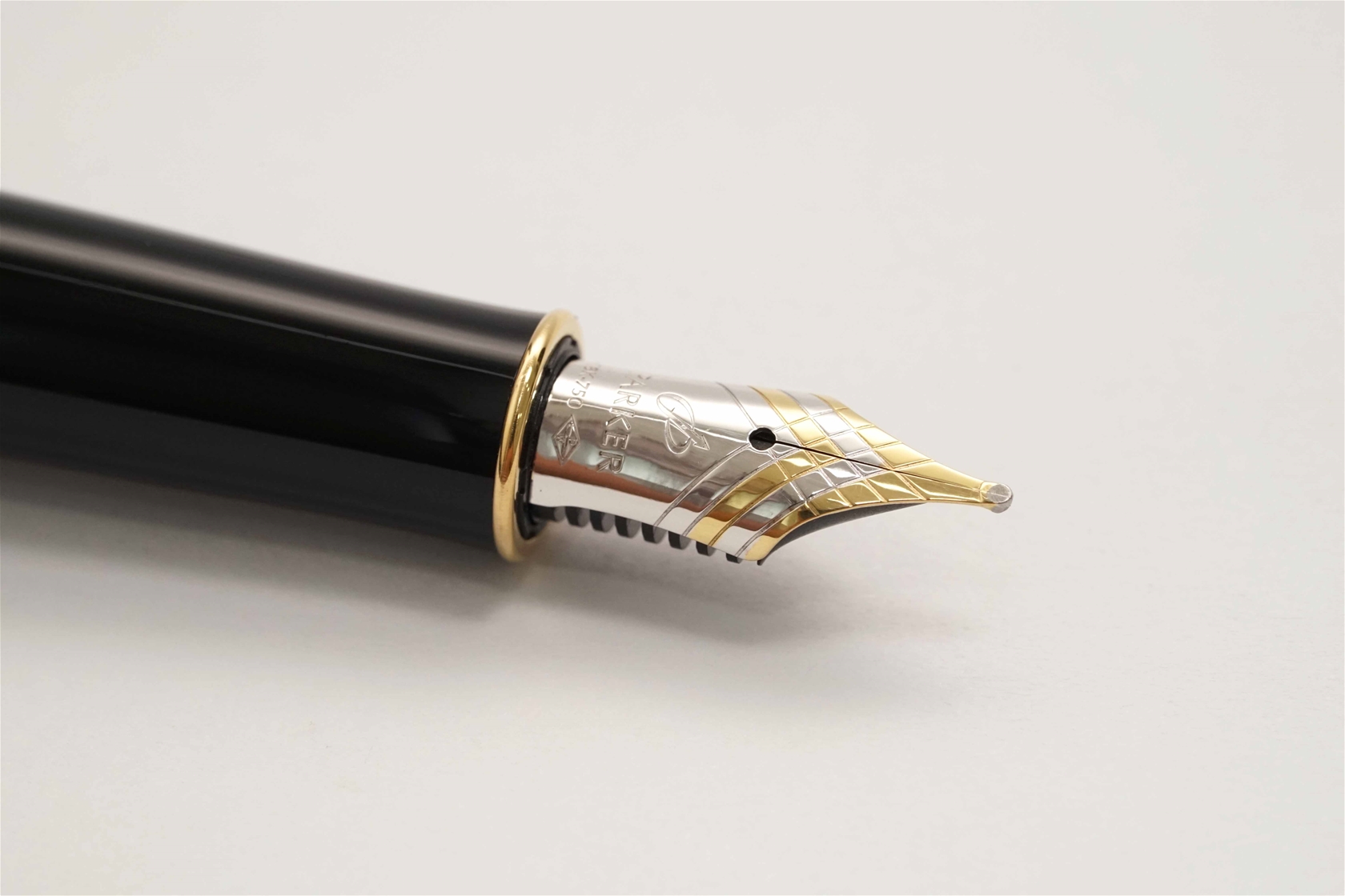 Bút máy Parker Sonnet Cisele Sterling Silver 18K B