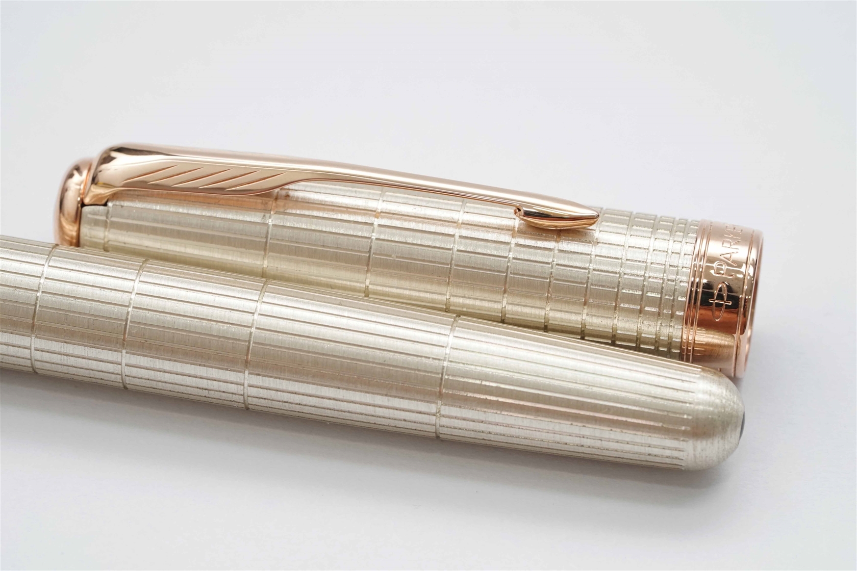 Bút máy Parker Sonnet Feminine Chiselled Sterling Silver 18K F