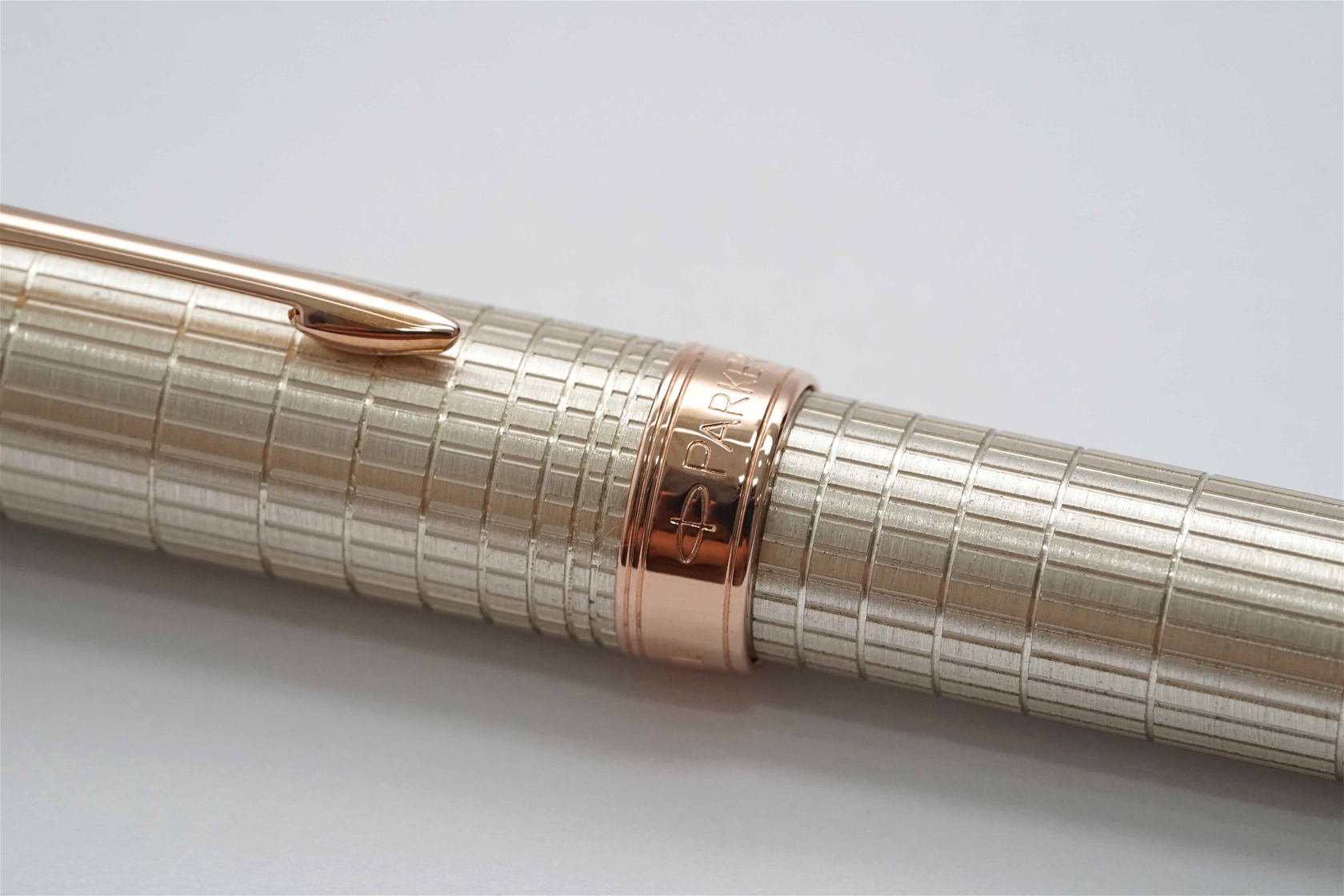 Bút máy Parker Sonnet Feminine Chiselled Sterling Silver 18K F