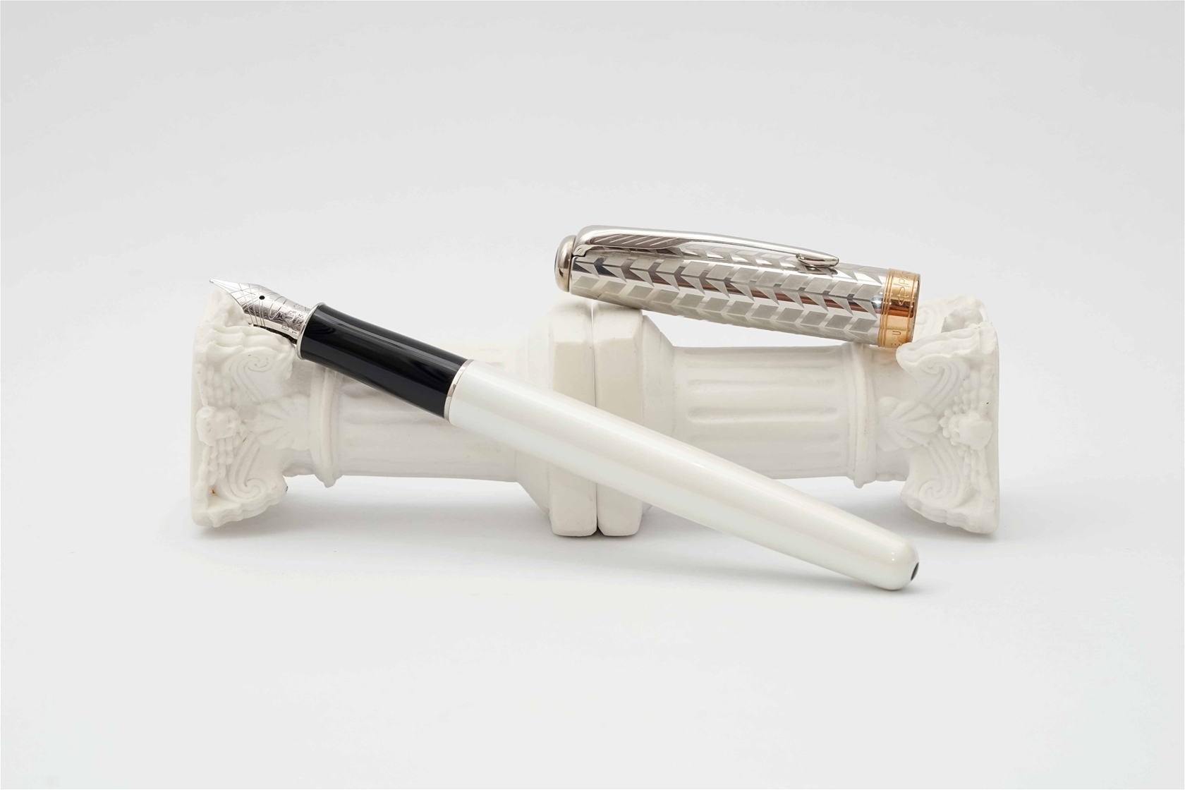 Bút máy Parker Sonnet Feminine Metal & Pearl 18K M