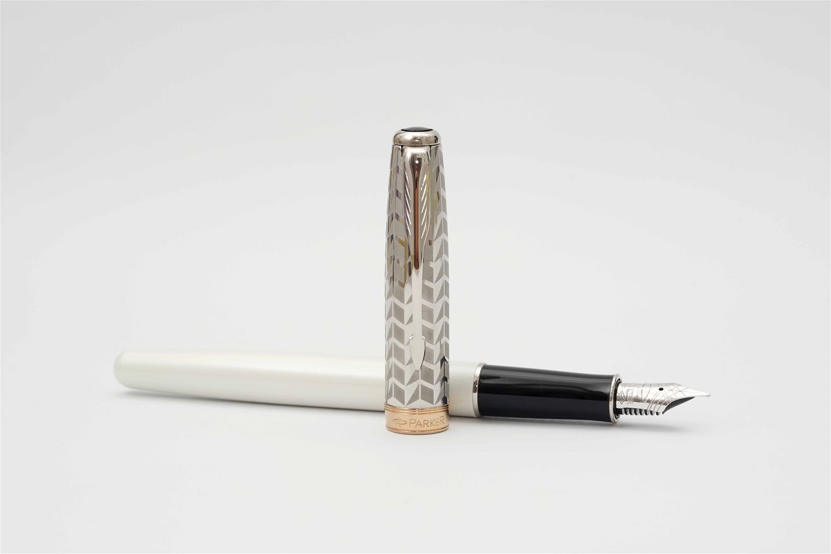 Bút máy Parker Sonnet Feminine Metal & Pearl 18K M