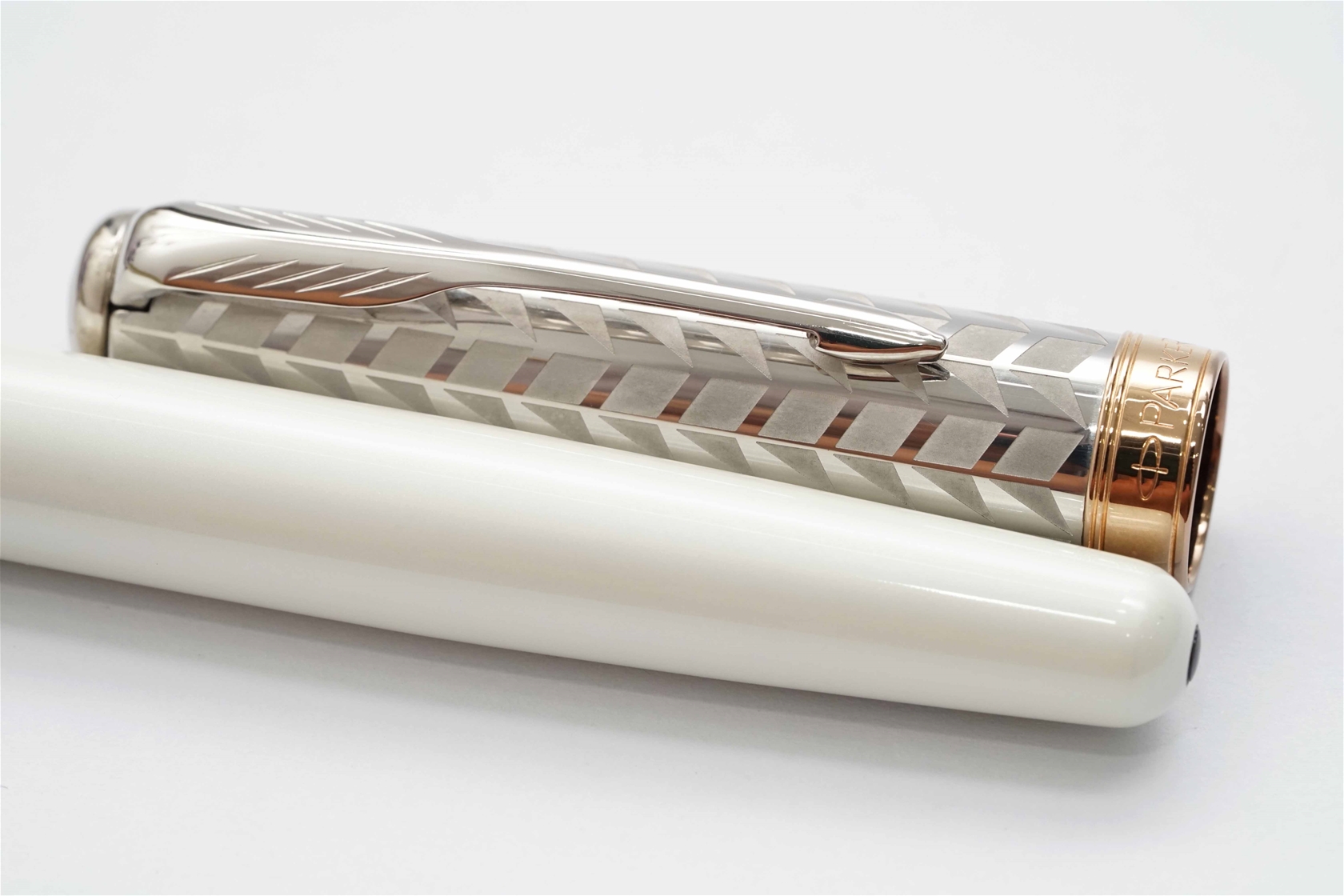 Bút máy Parker Sonnet Feminine Metal & Pearl 18K M