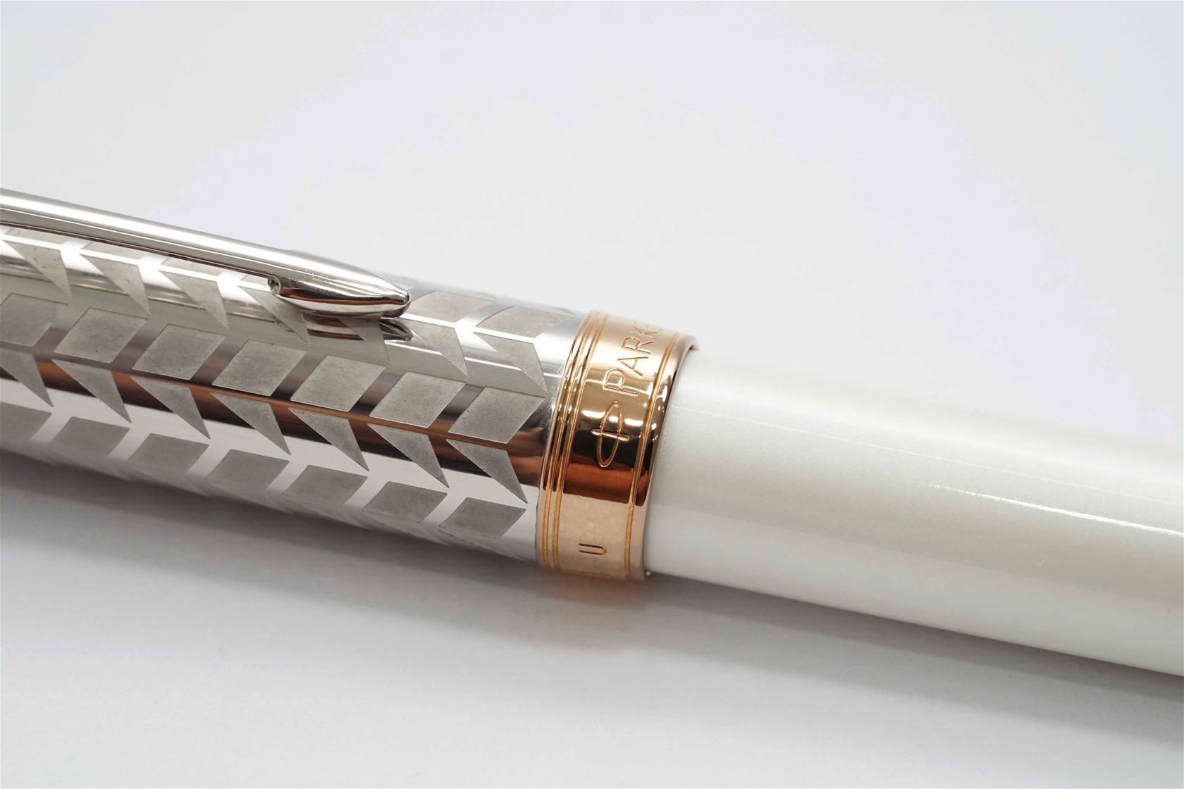 Bút máy Parker Sonnet Feminine Metal & Pearl 18K M