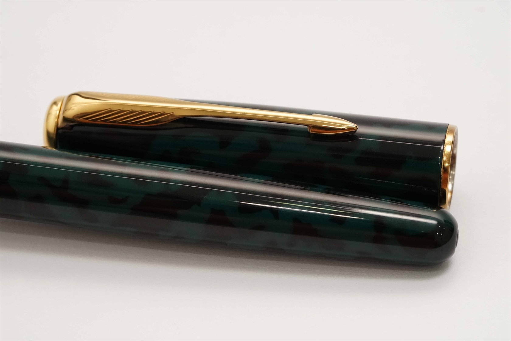 Bút máy Parker Sonnet Green Marble GT Steel F