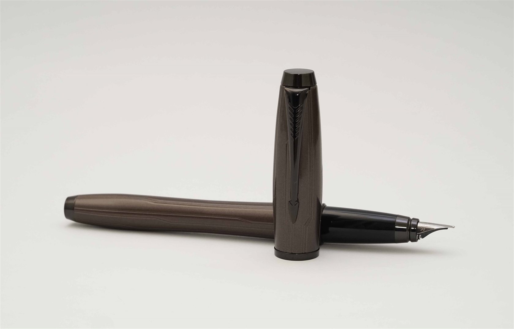 Bút máy Parker Urban Premium Metallic Brown Lacquer Steel F