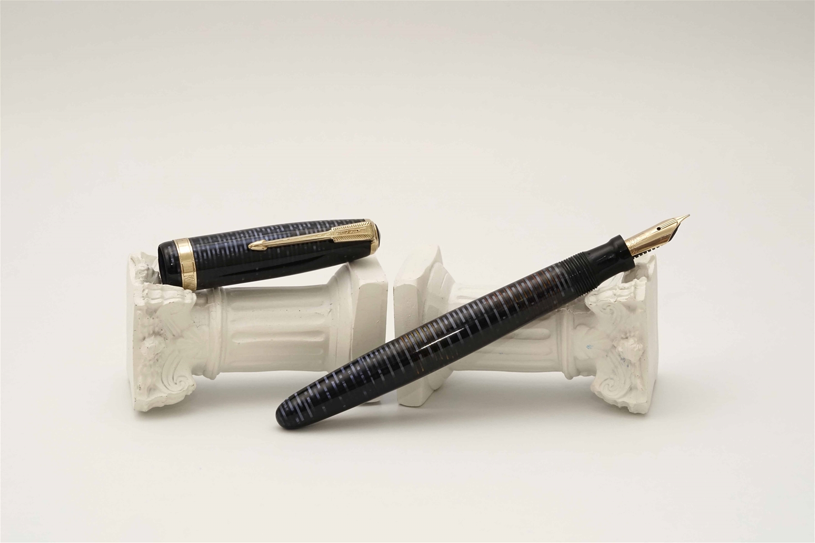 Bút máy Parker Vacumatic Azure Blue 14K F