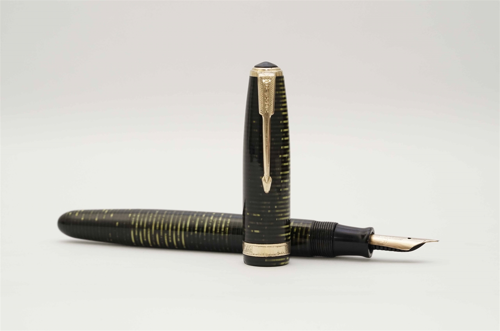 Bút máy Parker Vacumatic Brown Pearl 14K F