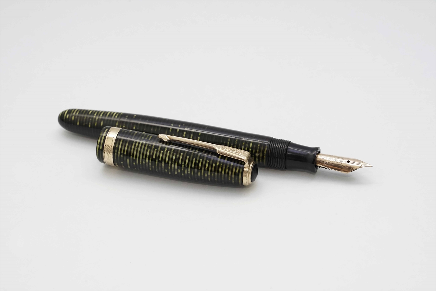 Bút máy Parker Vacumatic Brown Pearl 14K F