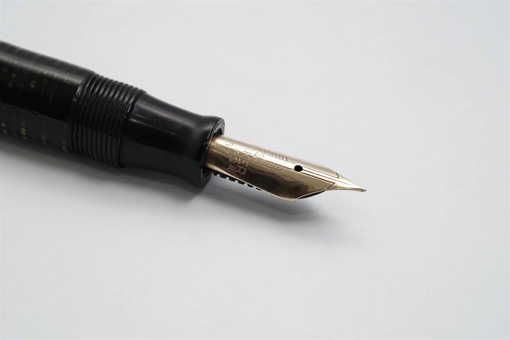 Bút máy Parker Vacumatic Brown Pearl 14K F