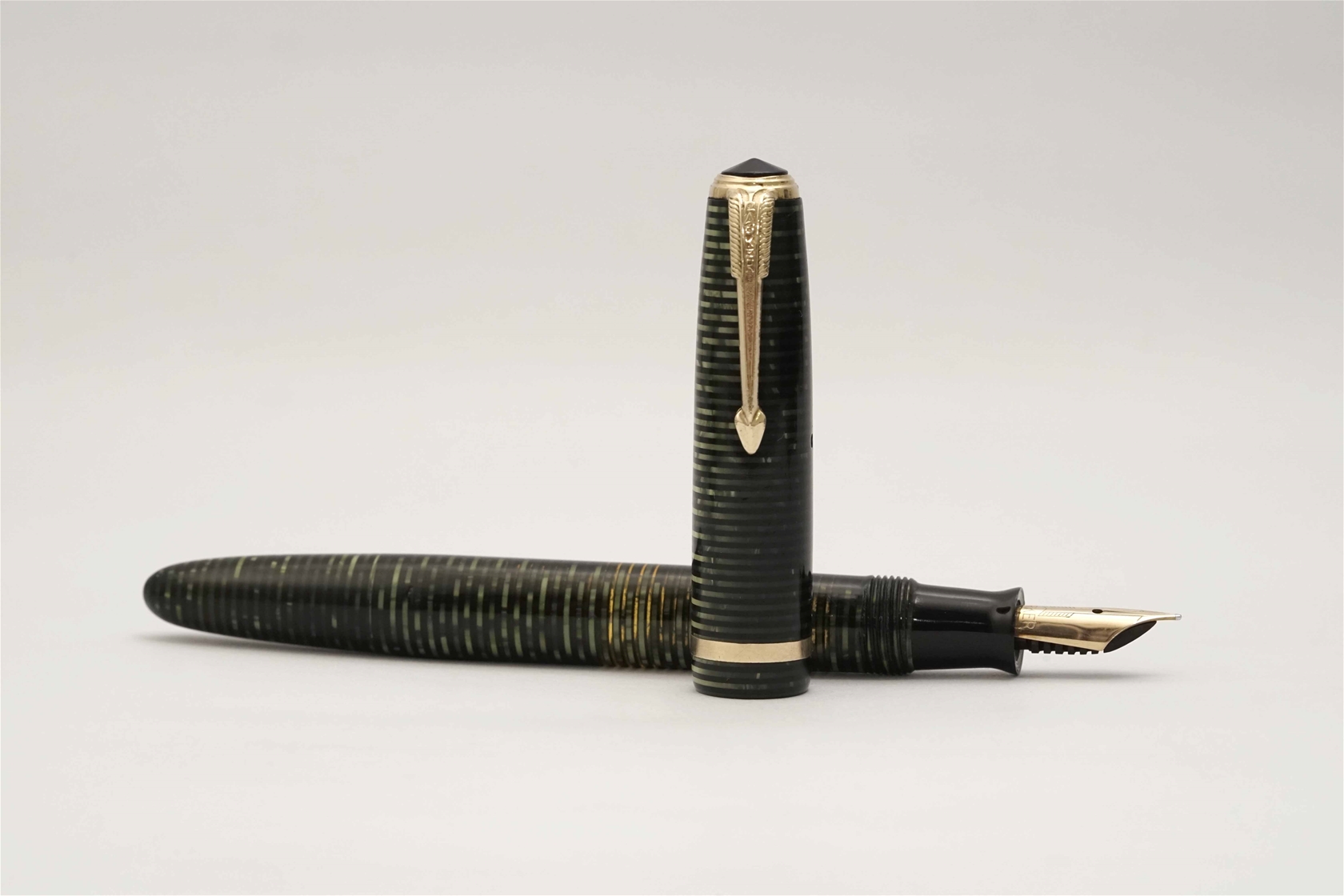 Bút máy Parker Vacumatic Brown Pearl Small Size 14K F