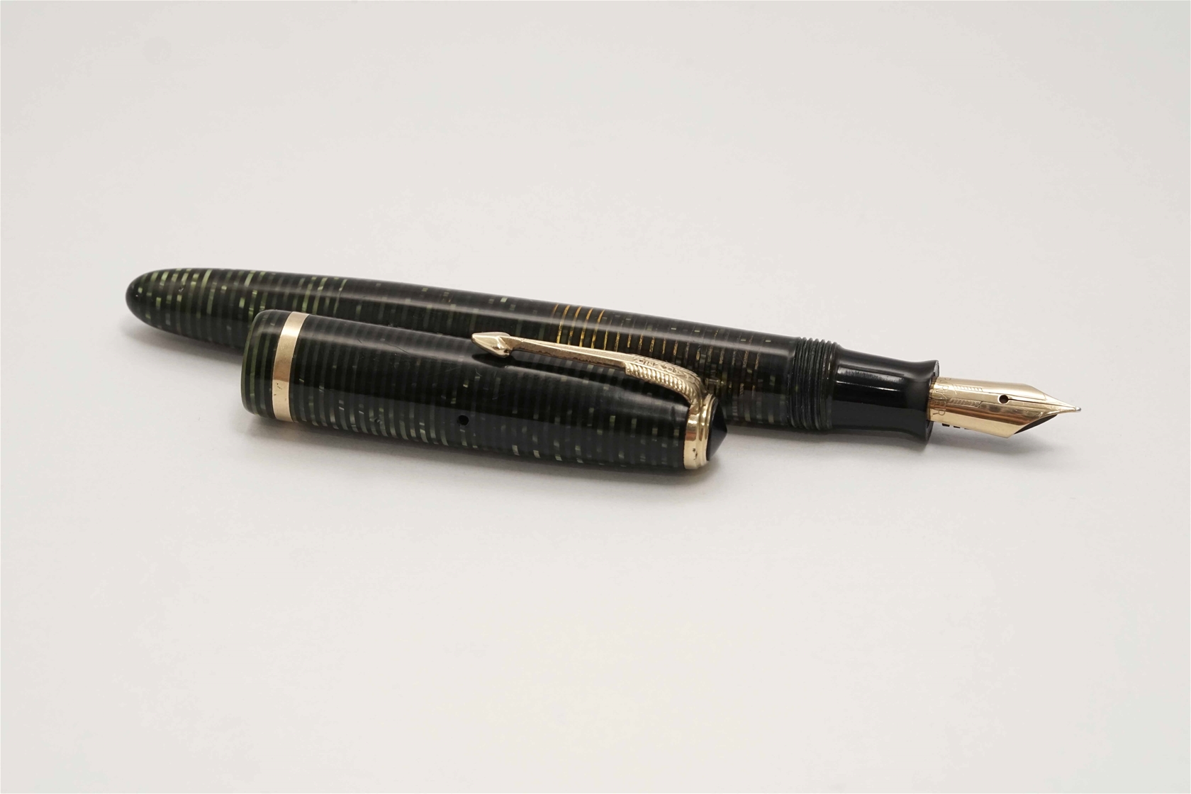 Bút máy Parker Vacumatic Brown Pearl Small Size 14K F