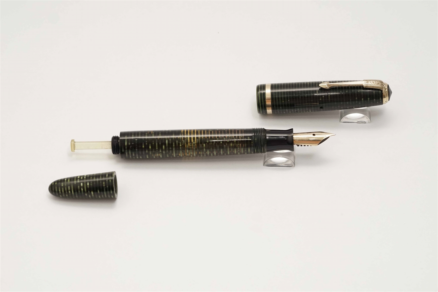 Bút máy Parker Vacumatic Brown Pearl Small Size 14K F