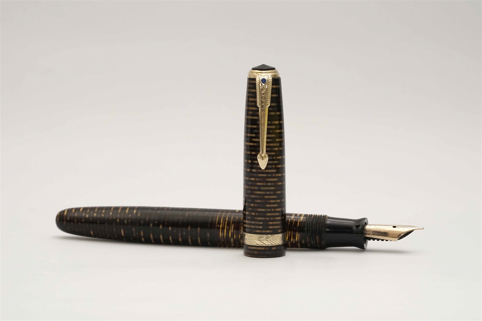 Bút máy Parker Vacumatic Gold Striped Blue Diamond 14K F