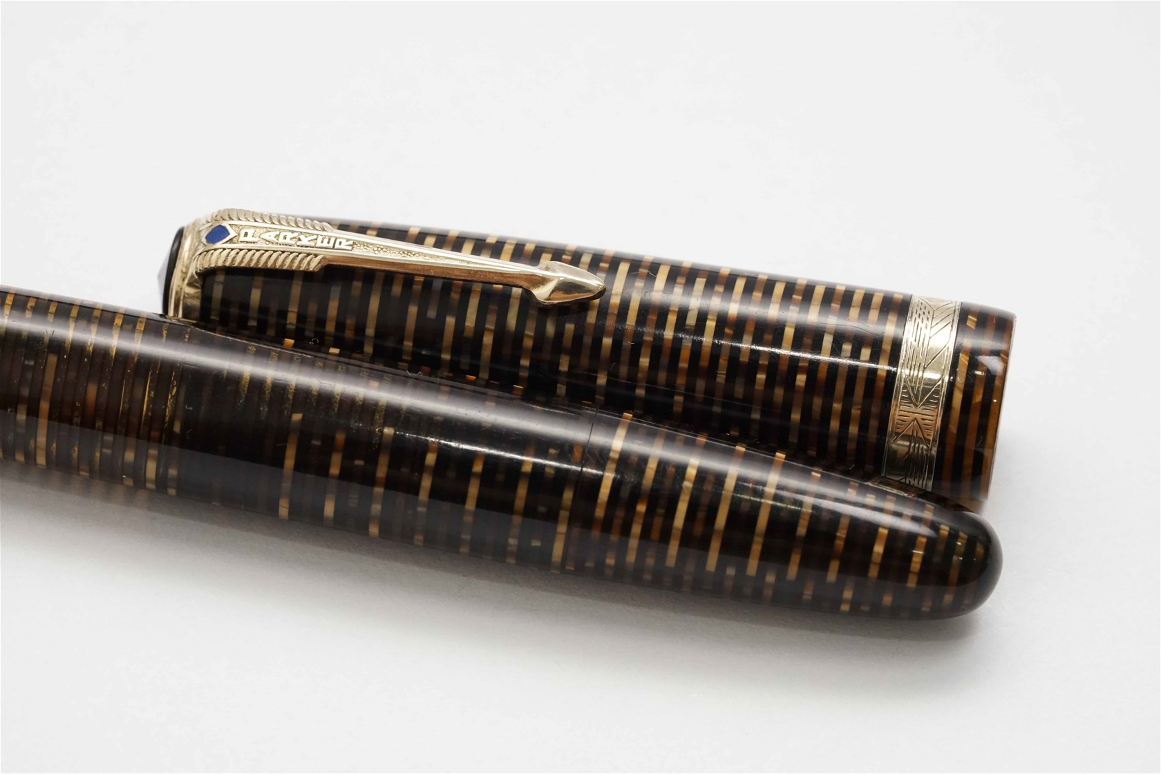 Bút máy Parker Vacumatic Gold Striped Blue Diamond 14K F