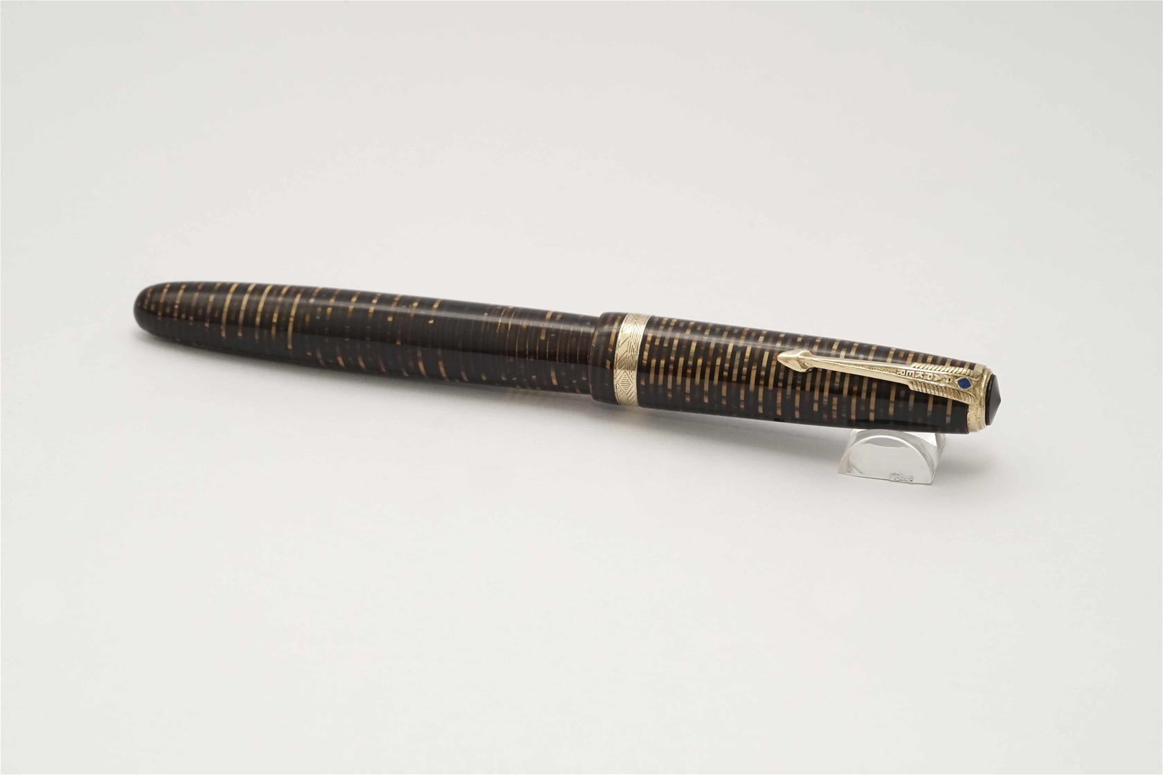 Bút máy Parker Vacumatic Gold Striped Blue Diamond 14K F