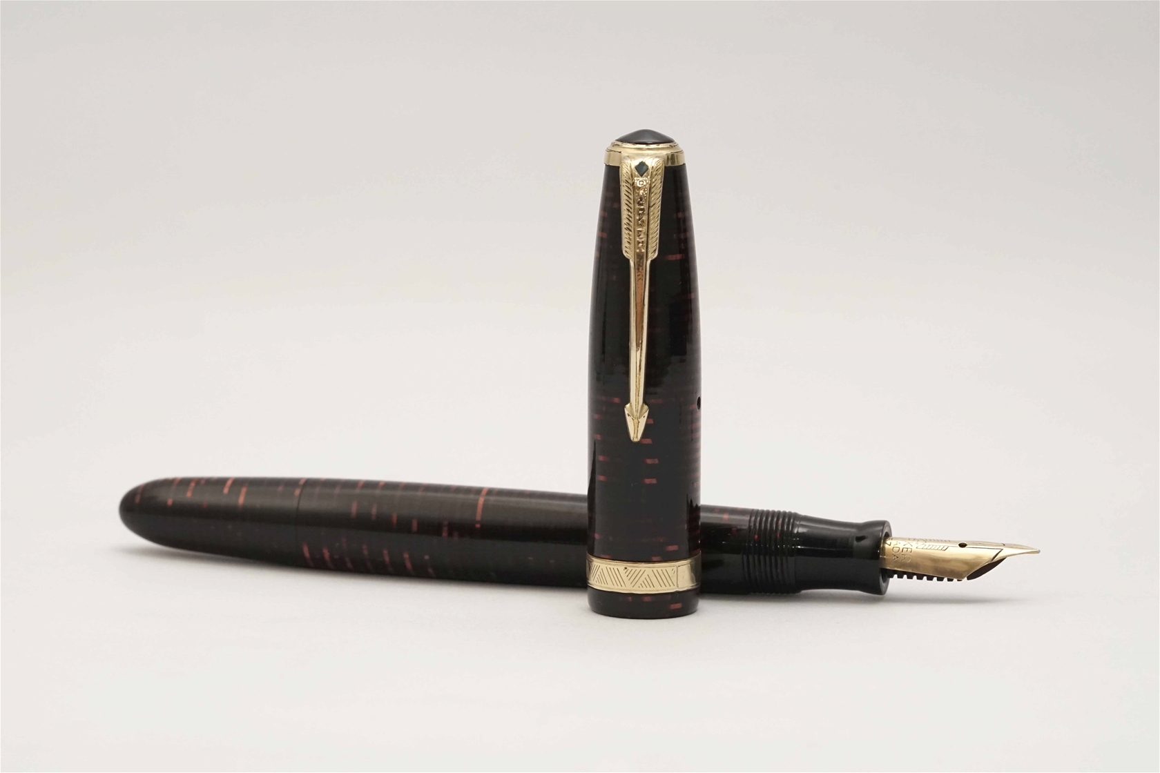 Bút máy Parker Vacumatic Green Diamond Clip 14K F