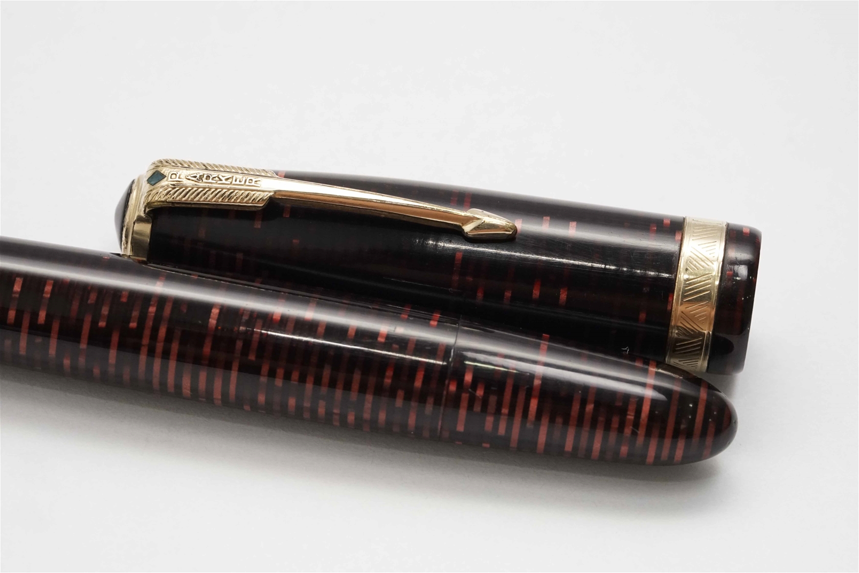 Bút máy Parker Vacumatic Green Diamond Clip 14K F