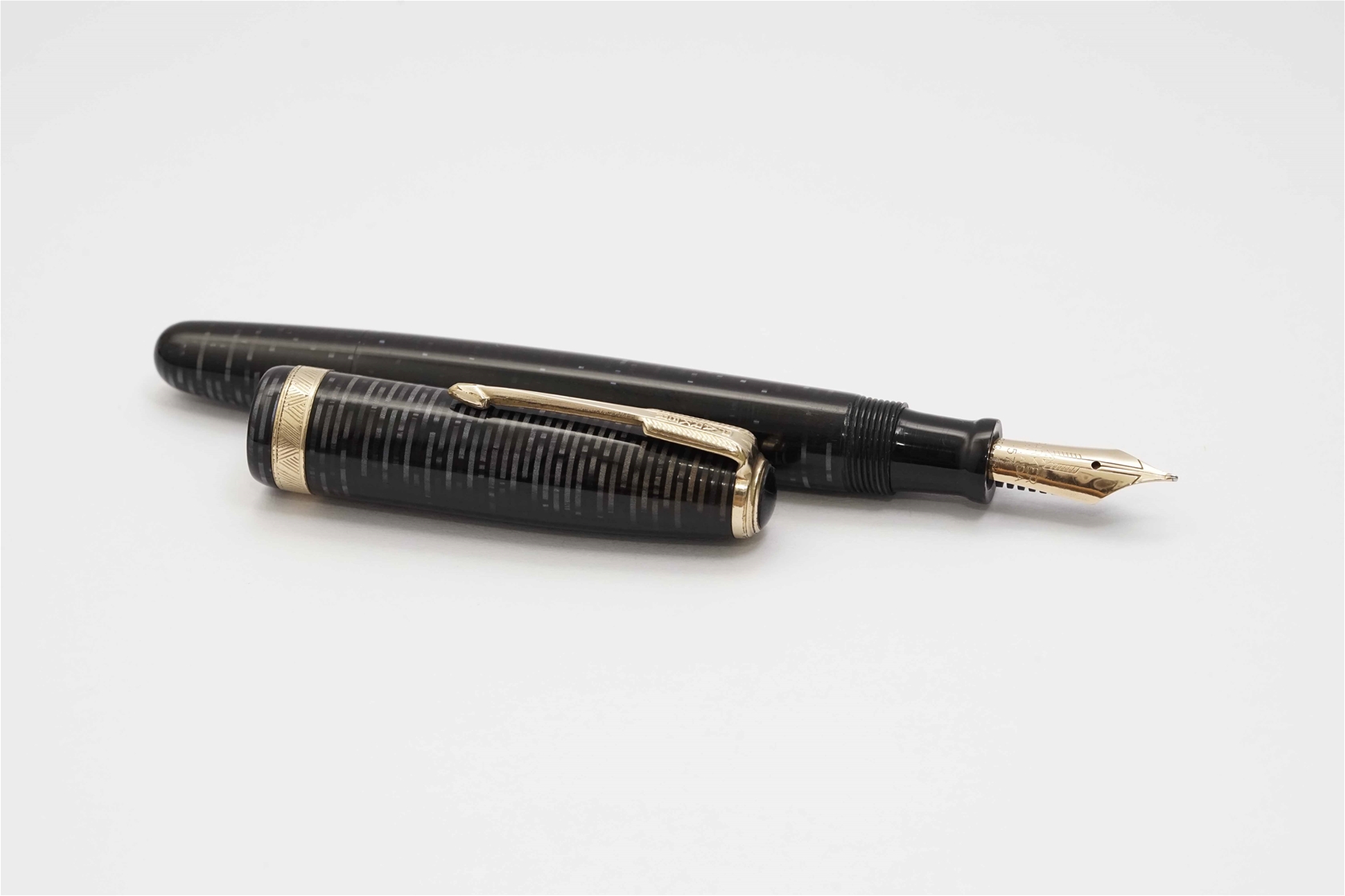 Bút máy Parker Vacumatic Major Azure Blue 14K M