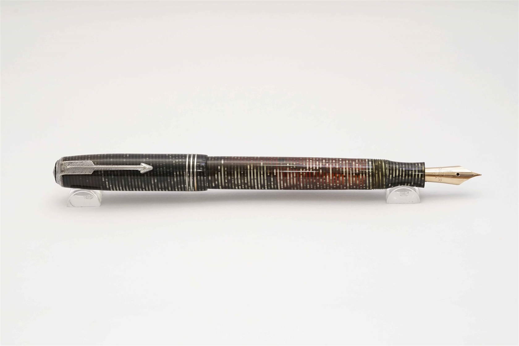 Bút máy Parker Vacumatic Standard Grey Pearl & Double Jewels Lockdown Filler 14K F