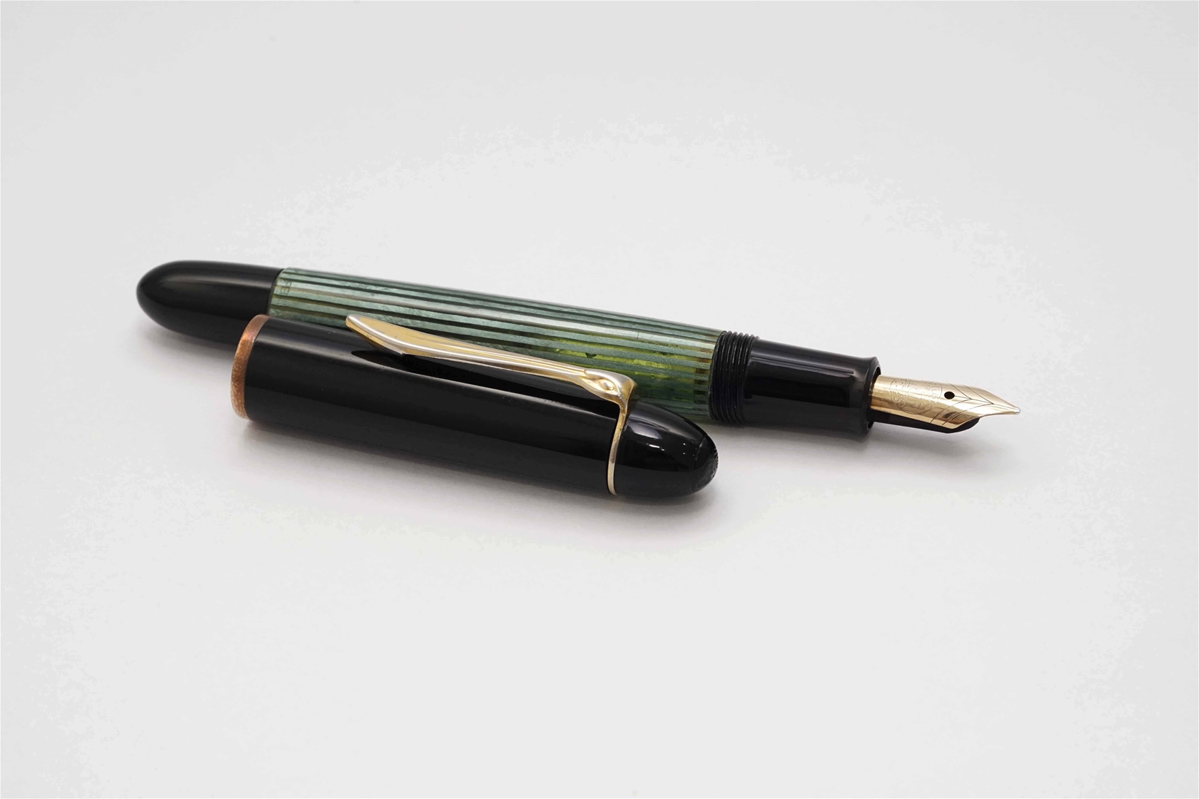 Bút máy Pelikan 140 Green Stripe 14C M