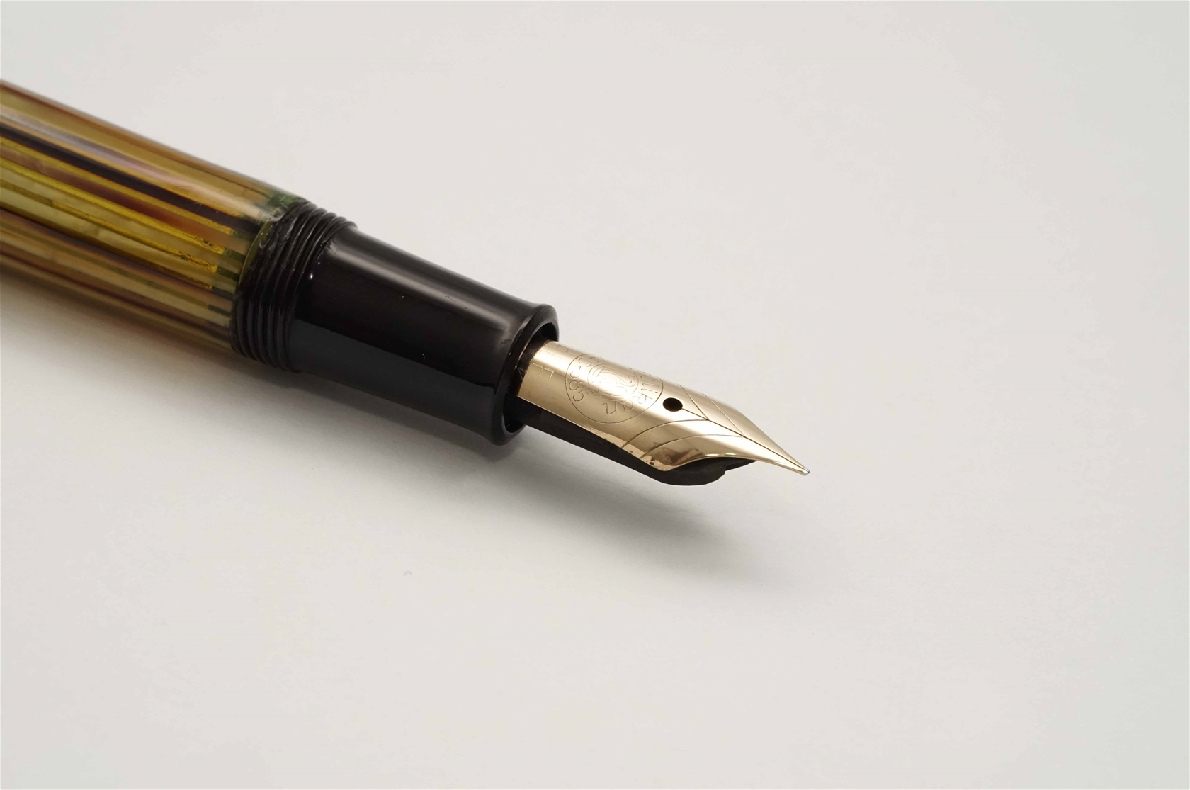 Bút máy Pelikan 500NN Brown Tortoiseshell Gold Plated Cap 14K EEF