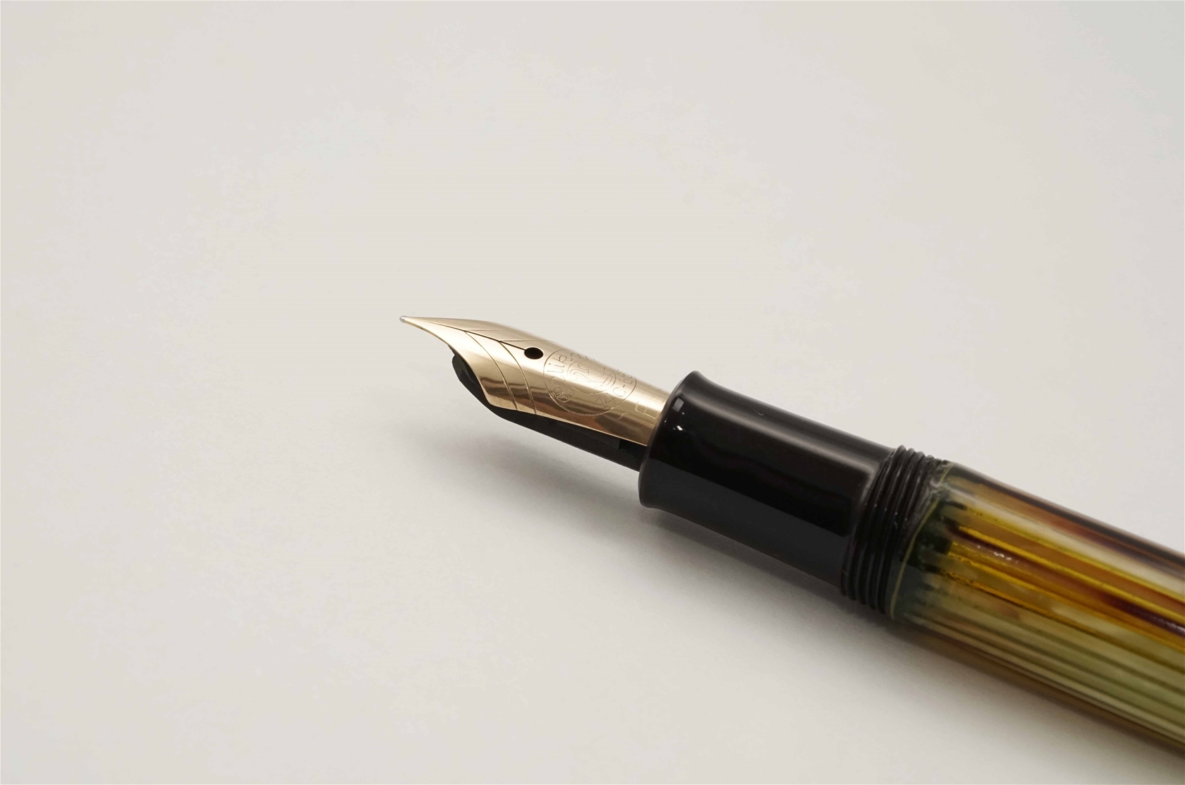 Bút máy Pelikan 500NN Brown Tortoiseshell Gold Plated Cap 14K EEF